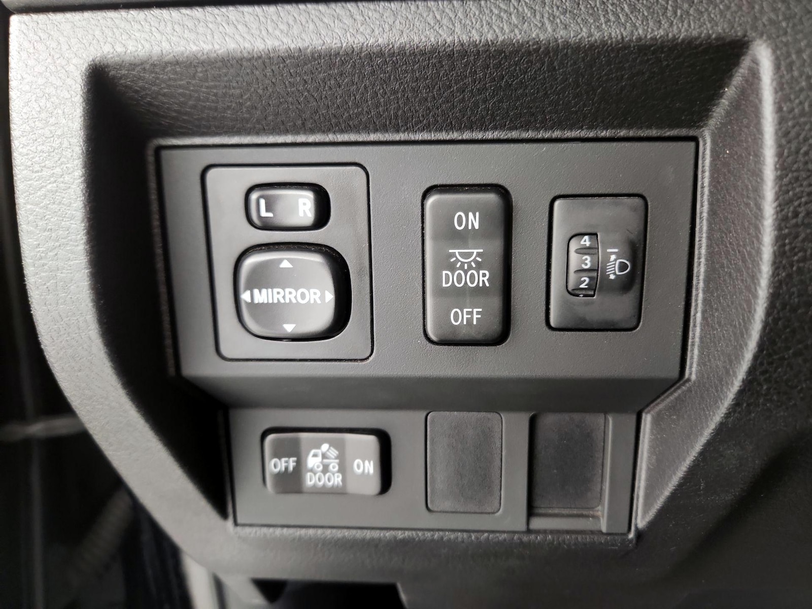 2014 Toyota Tundra SR5 - Photo 14