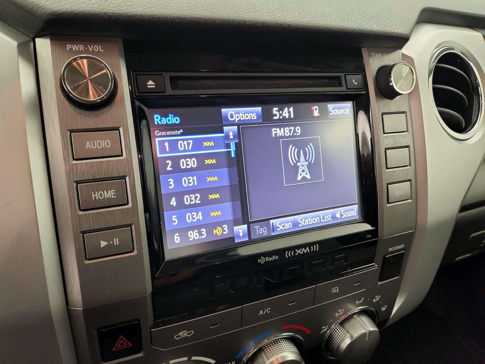 2014 Toyota Tundra SR5 - Photo 16
