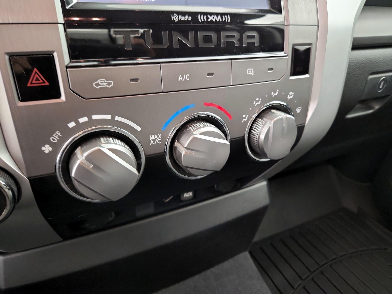2014 Toyota Tundra SR5 - Photo 17