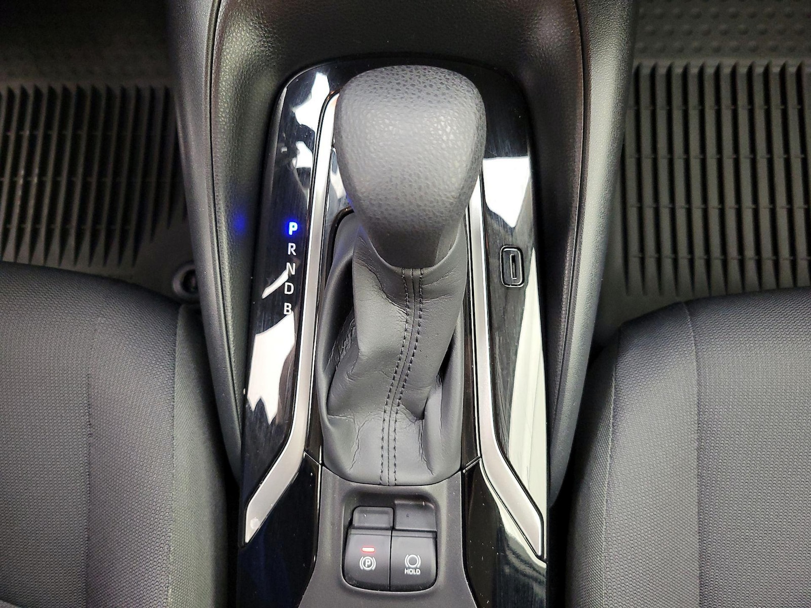 2021 Toyota Corolla LE - Photo 18