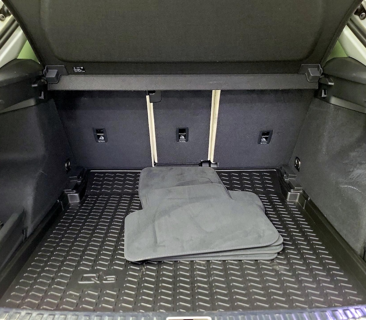 Trunk/Cargo (Seats Up)