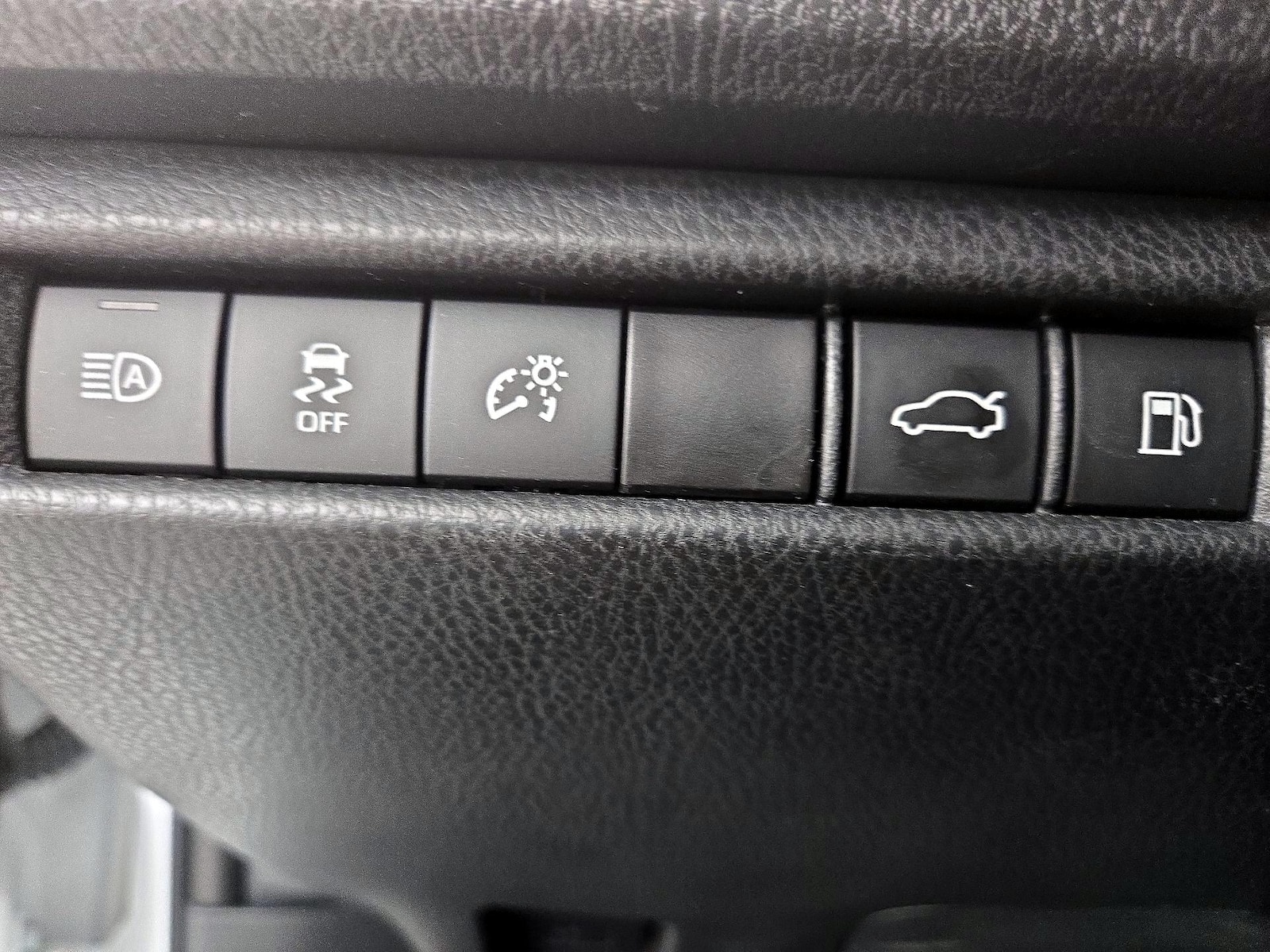 2025 Toyota Camry XSE - Photo 14