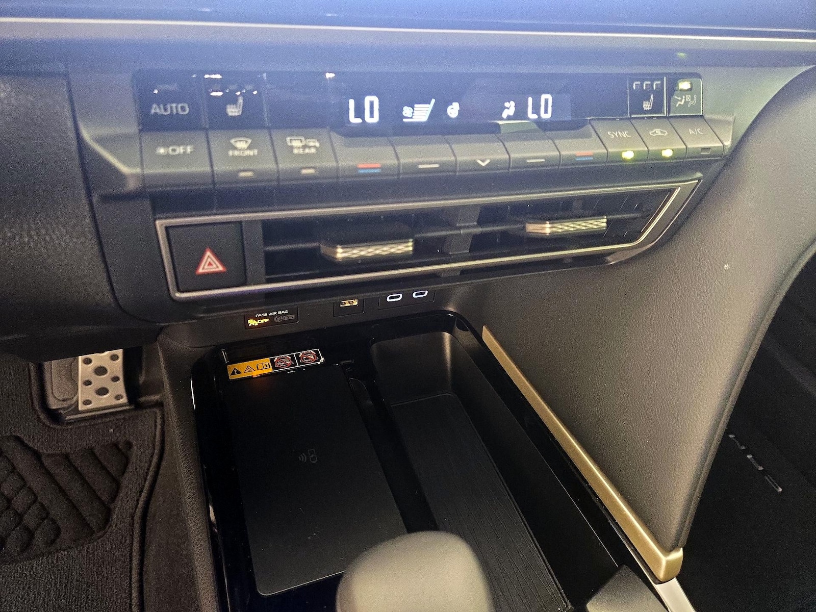 2025 Toyota Camry XSE - Photo 17