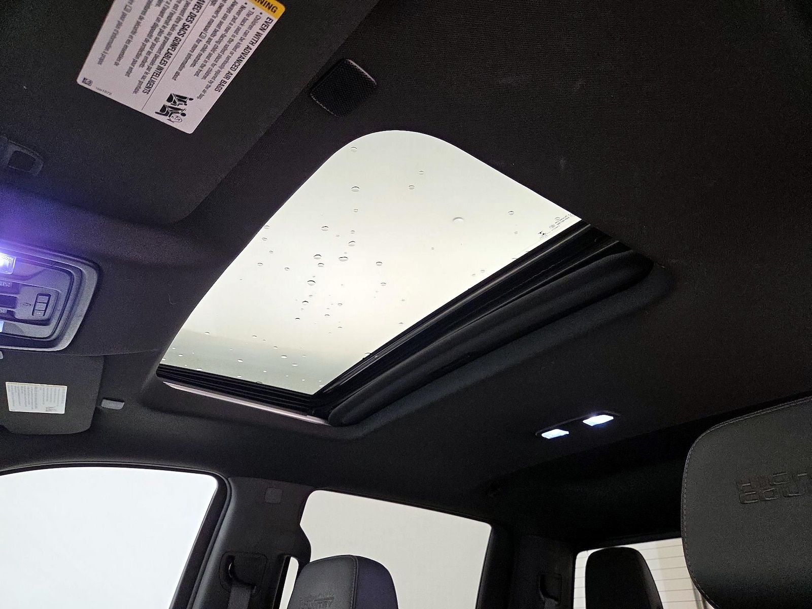 Sunroof(s) & Overhead Airbags