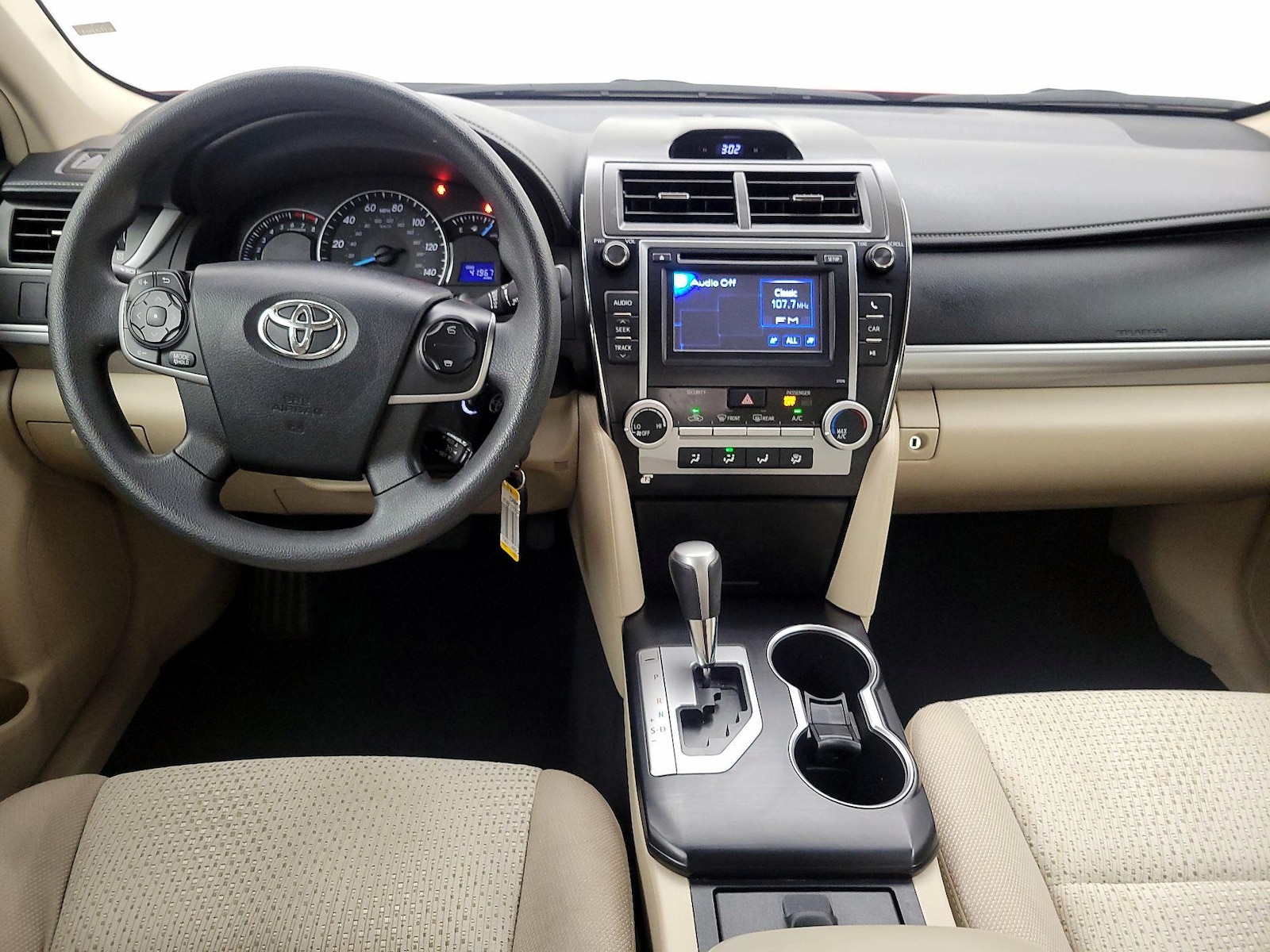 2014 Toyota Camry LE - Photo 10