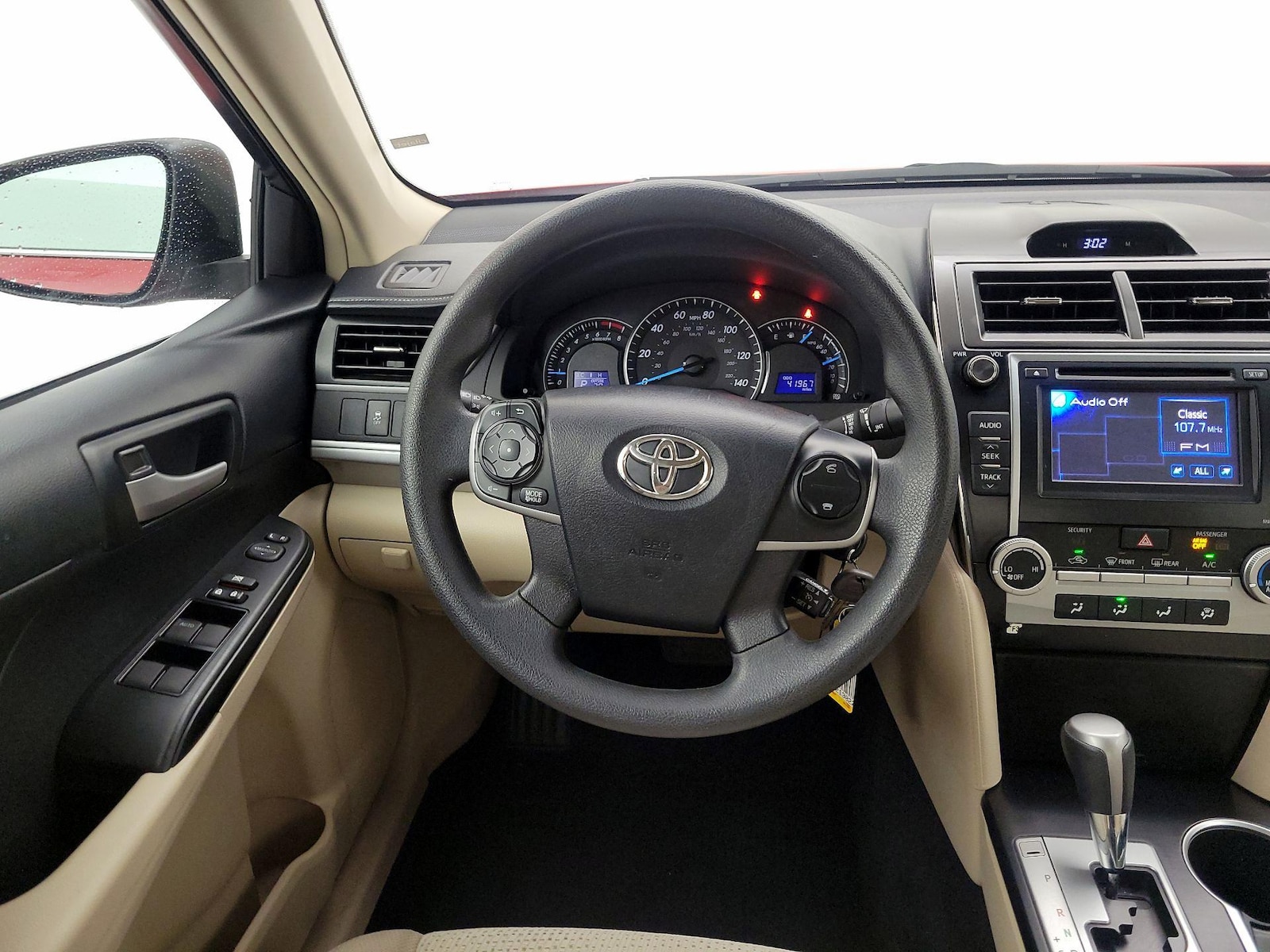 2014 Toyota Camry LE - Photo 11