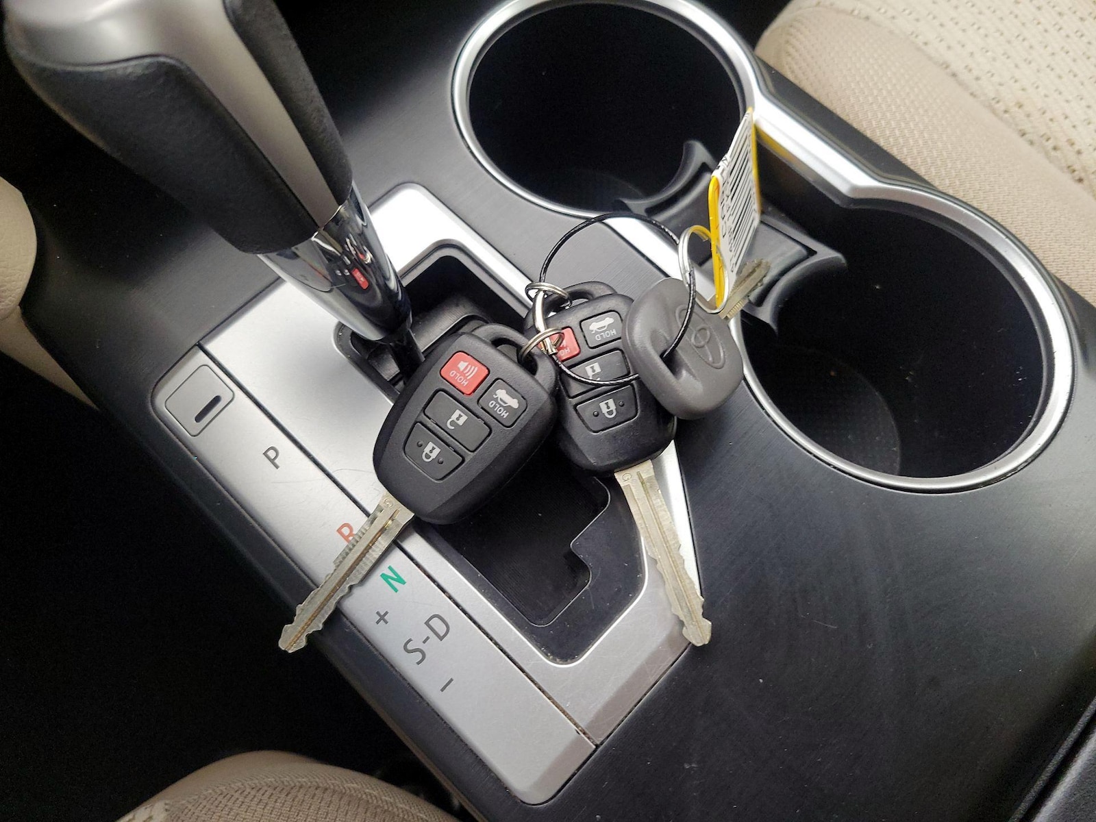 2014 Toyota Camry LE - Photo 21
