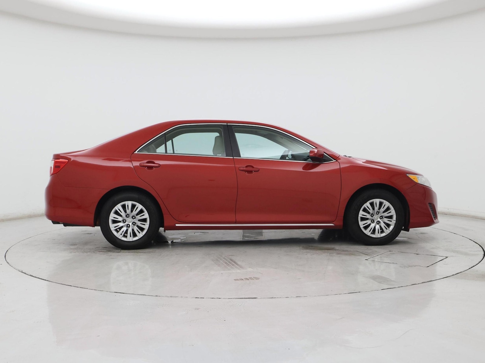 2014 Toyota Camry LE - Photo 8