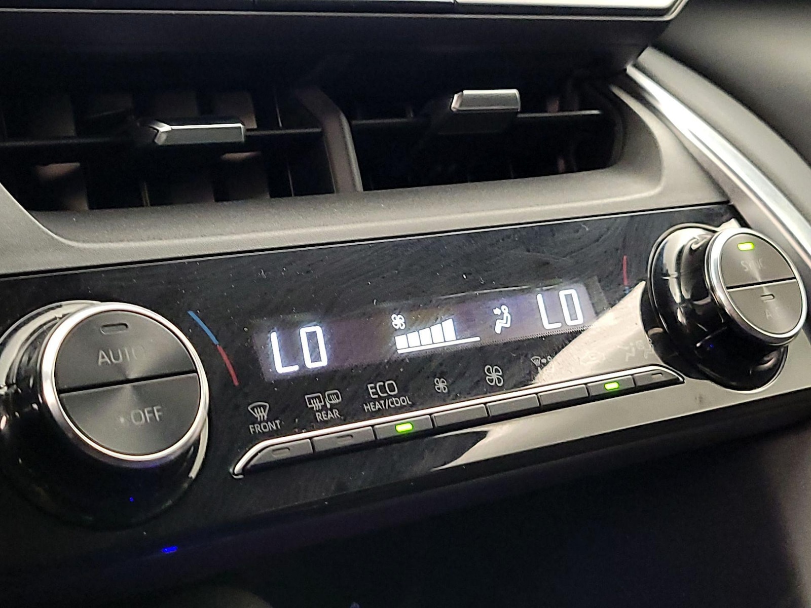 2023 Toyota Venza LE - Photo 17