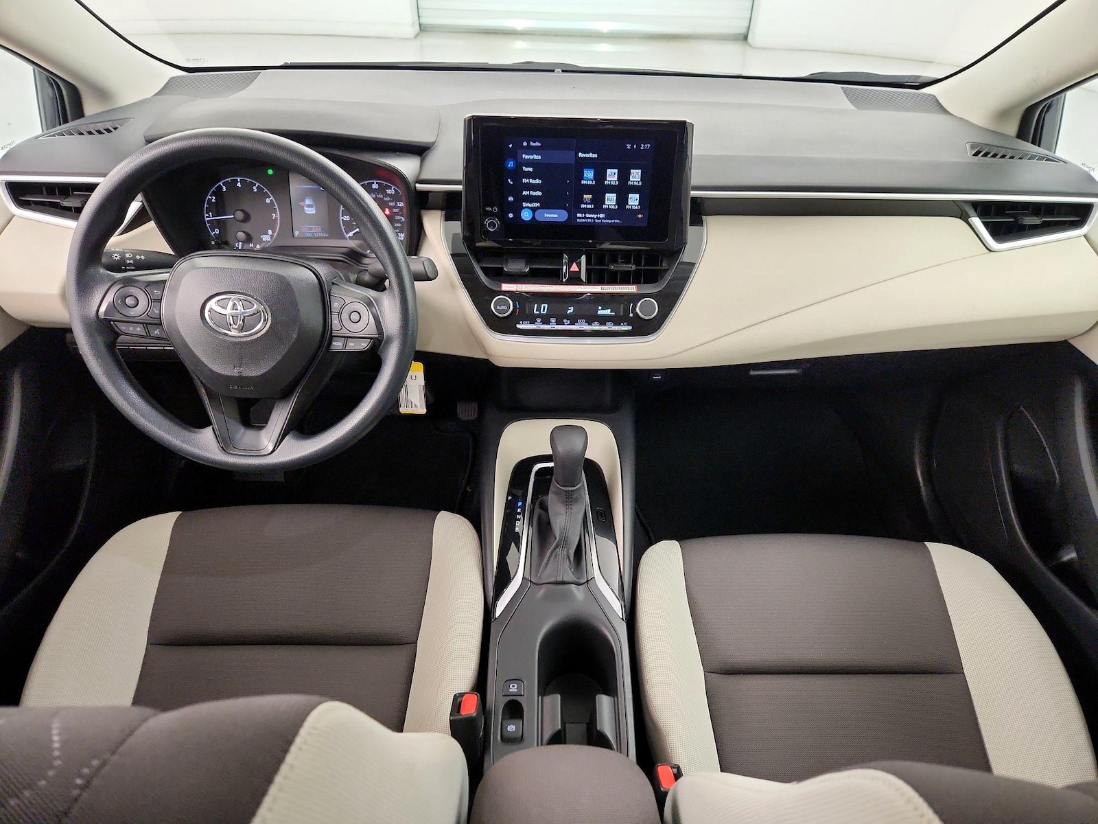 2025 Toyota Corolla LE - Photo 10