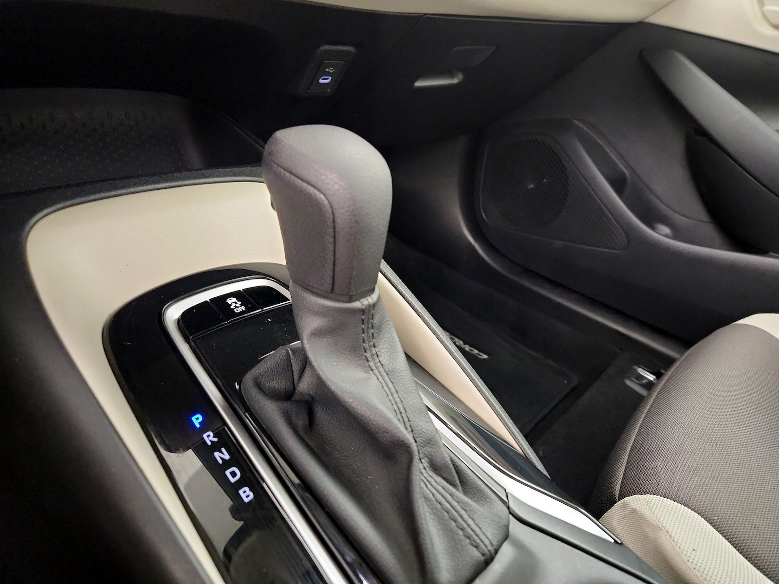 2025 Toyota Corolla LE - Photo 18