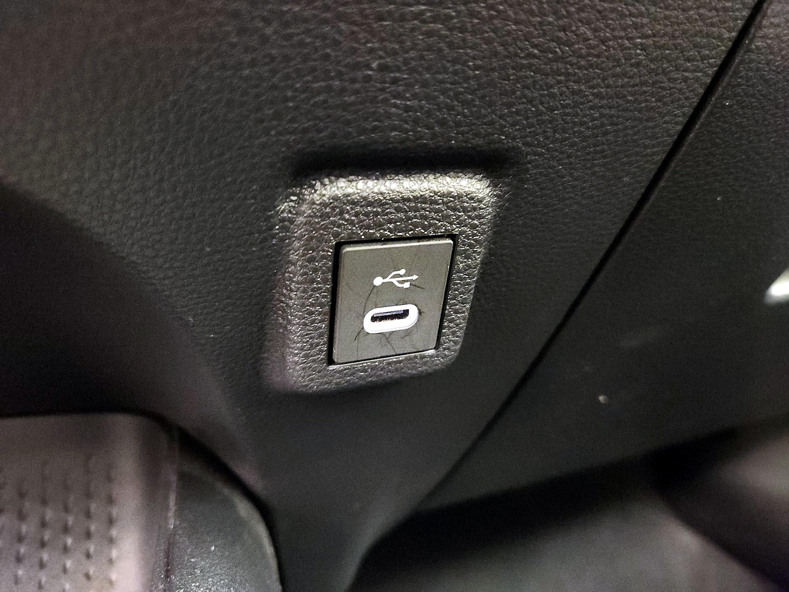 2025 Toyota Corolla LE - Photo 19