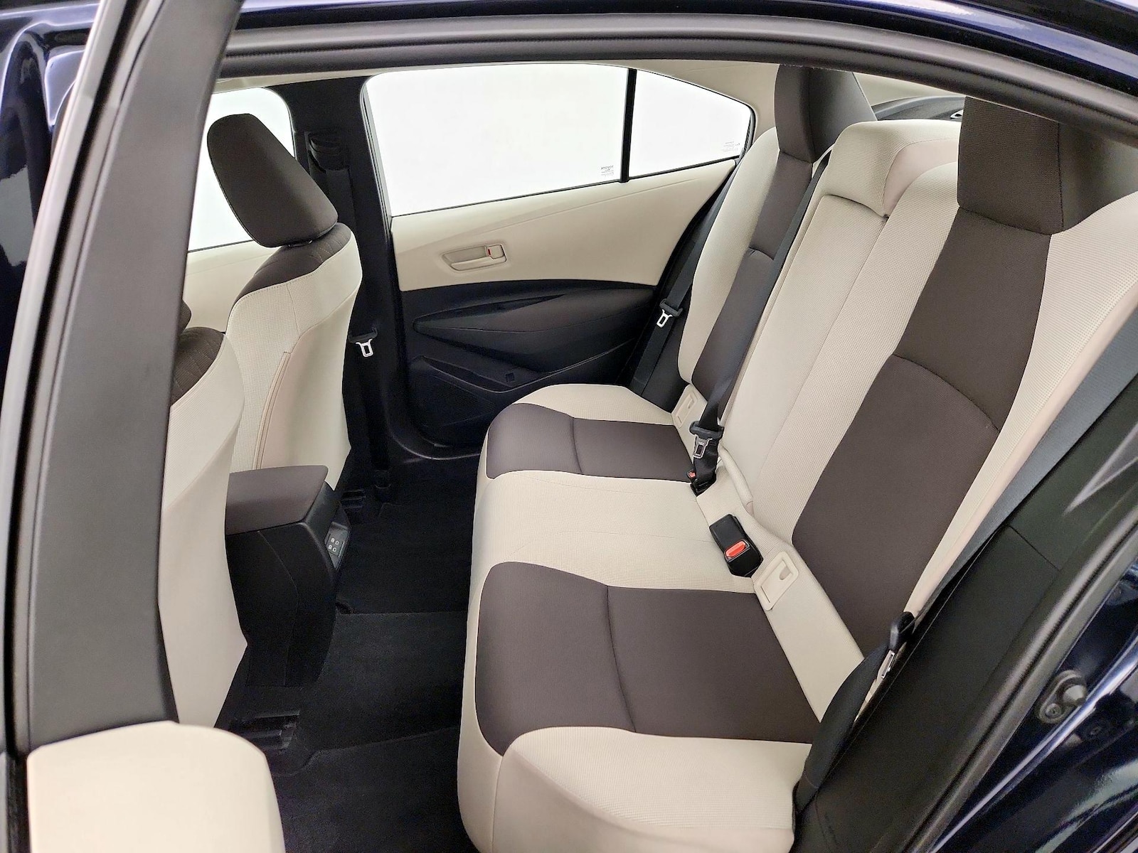 2025 Toyota Corolla LE - Photo 20