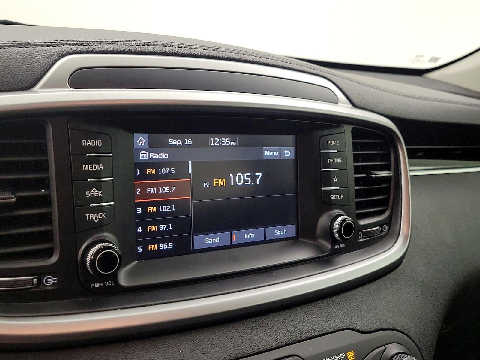 2020 Kia Sorento LX - Photo 16