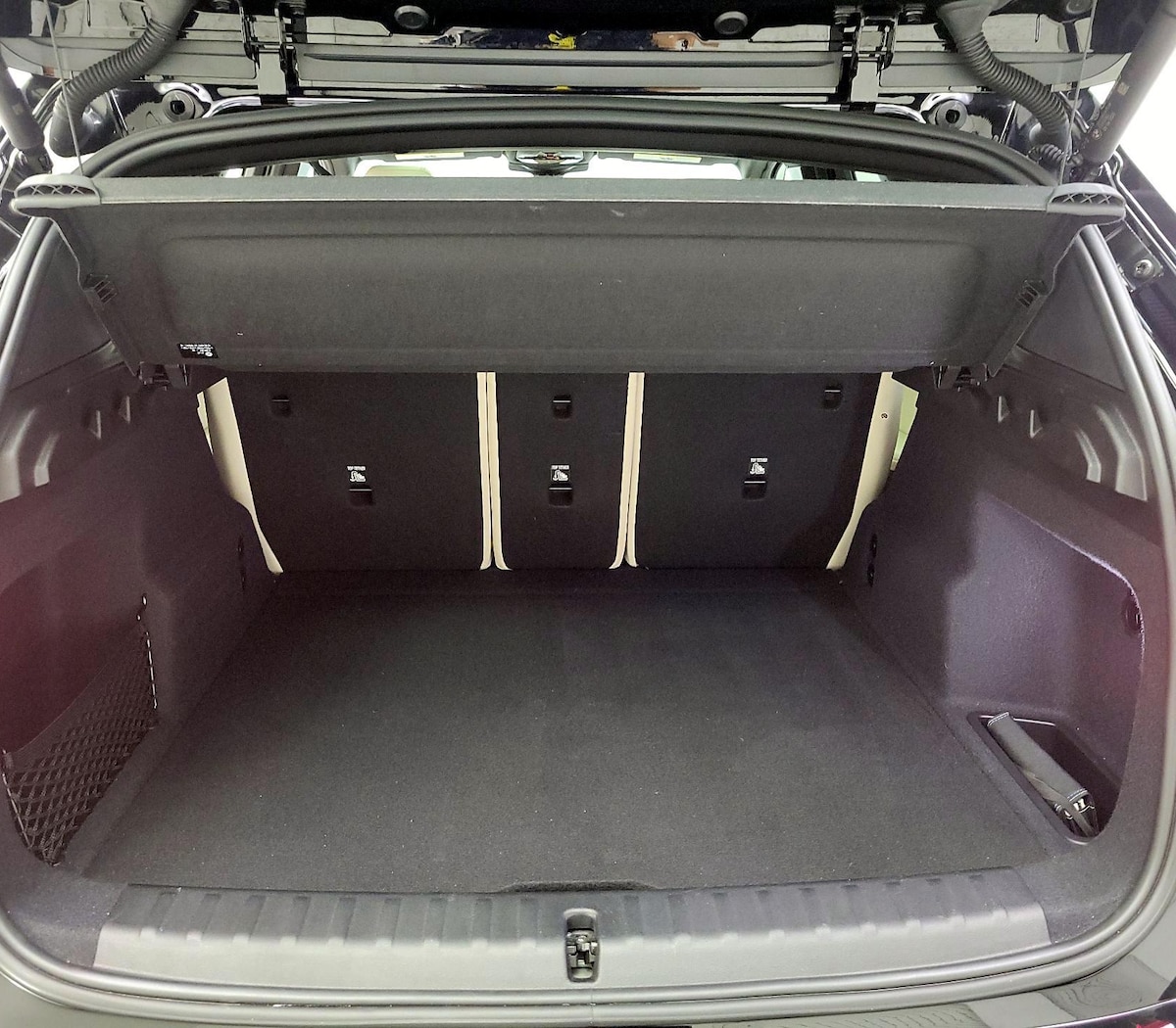 Trunk/Cargo (Seats Up)