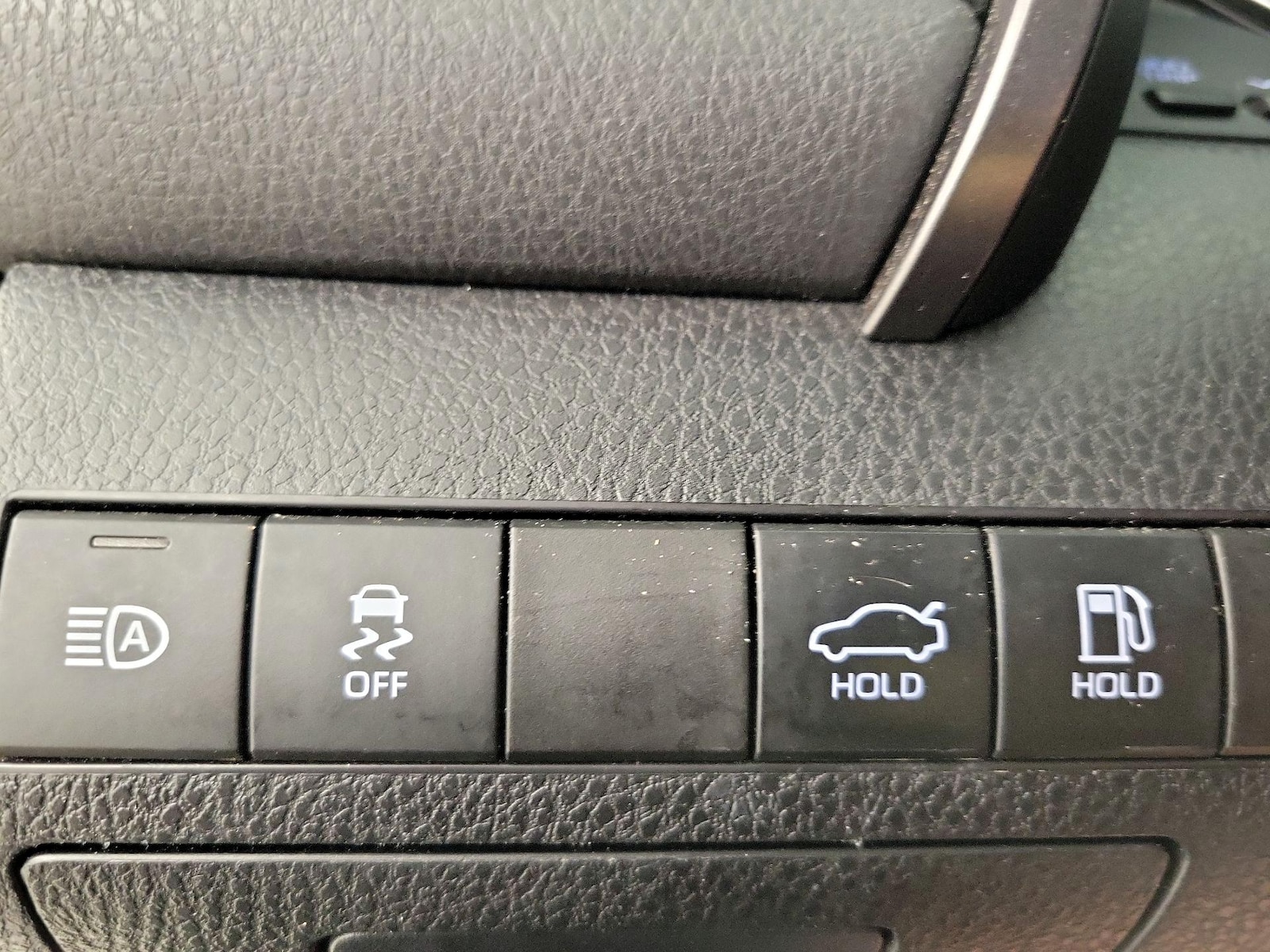 2021 Toyota Camry LE - Photo 14