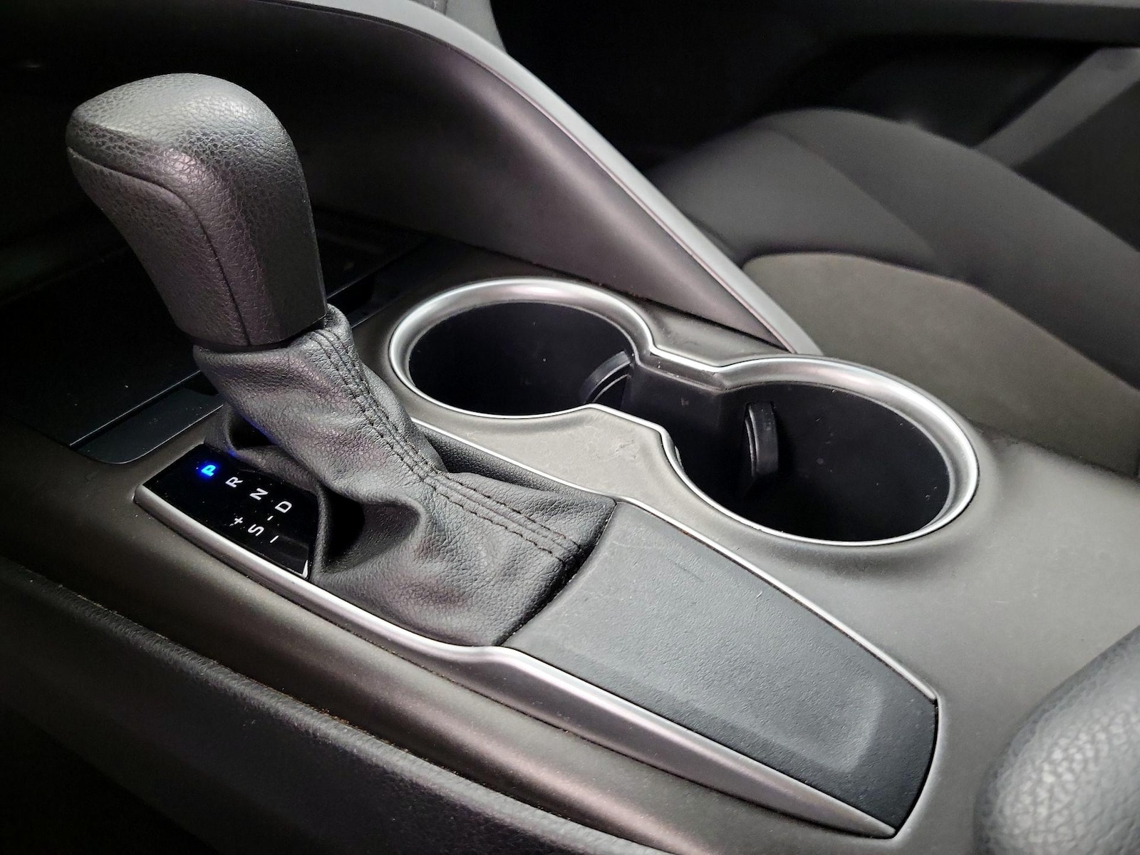2021 Toyota Camry LE - Photo 18