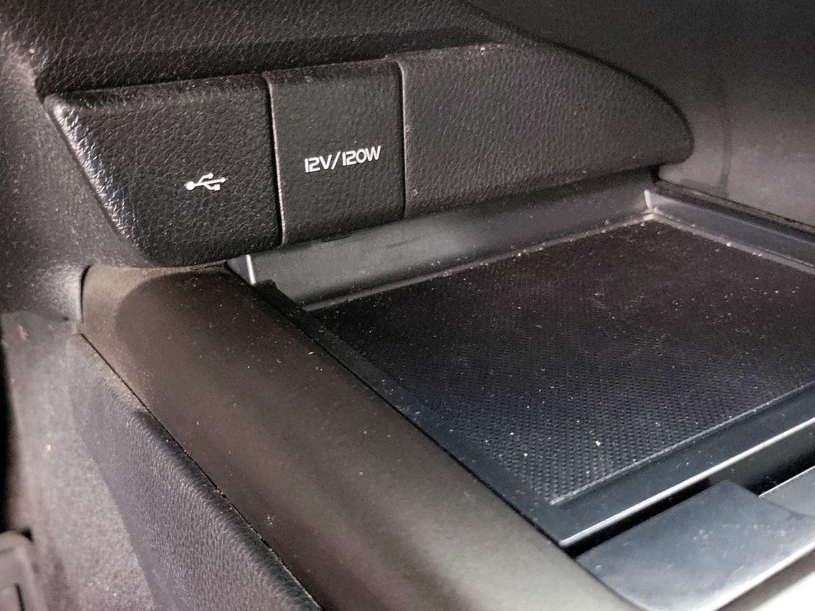 2021 Toyota Camry LE - Photo 19