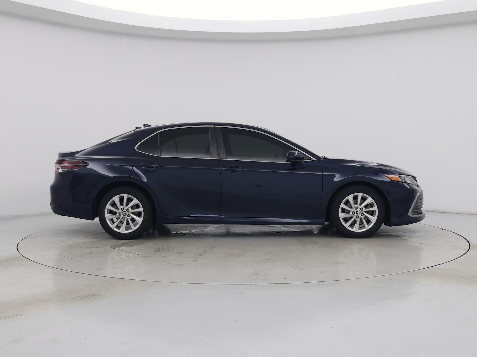 2021 Toyota Camry LE - Photo 8