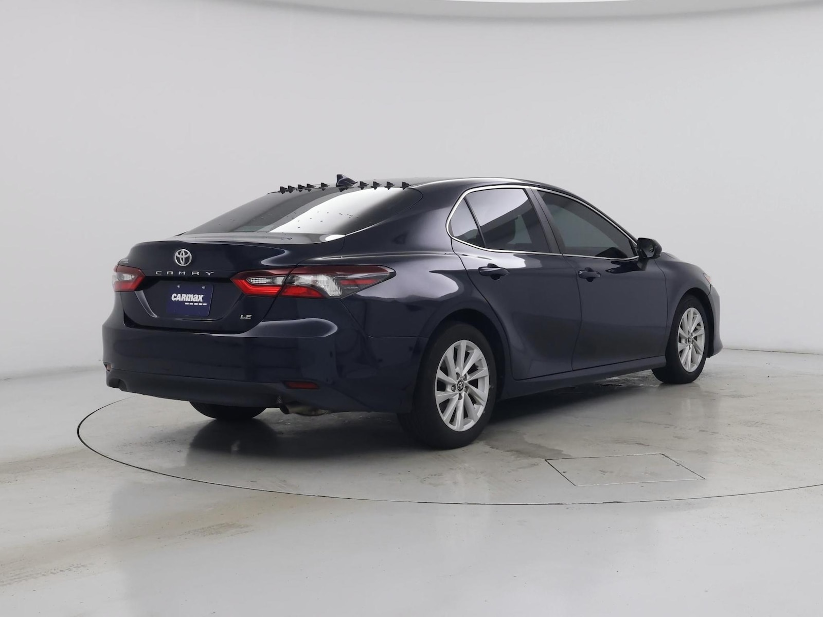 2021 Toyota Camry LE - Photo 9