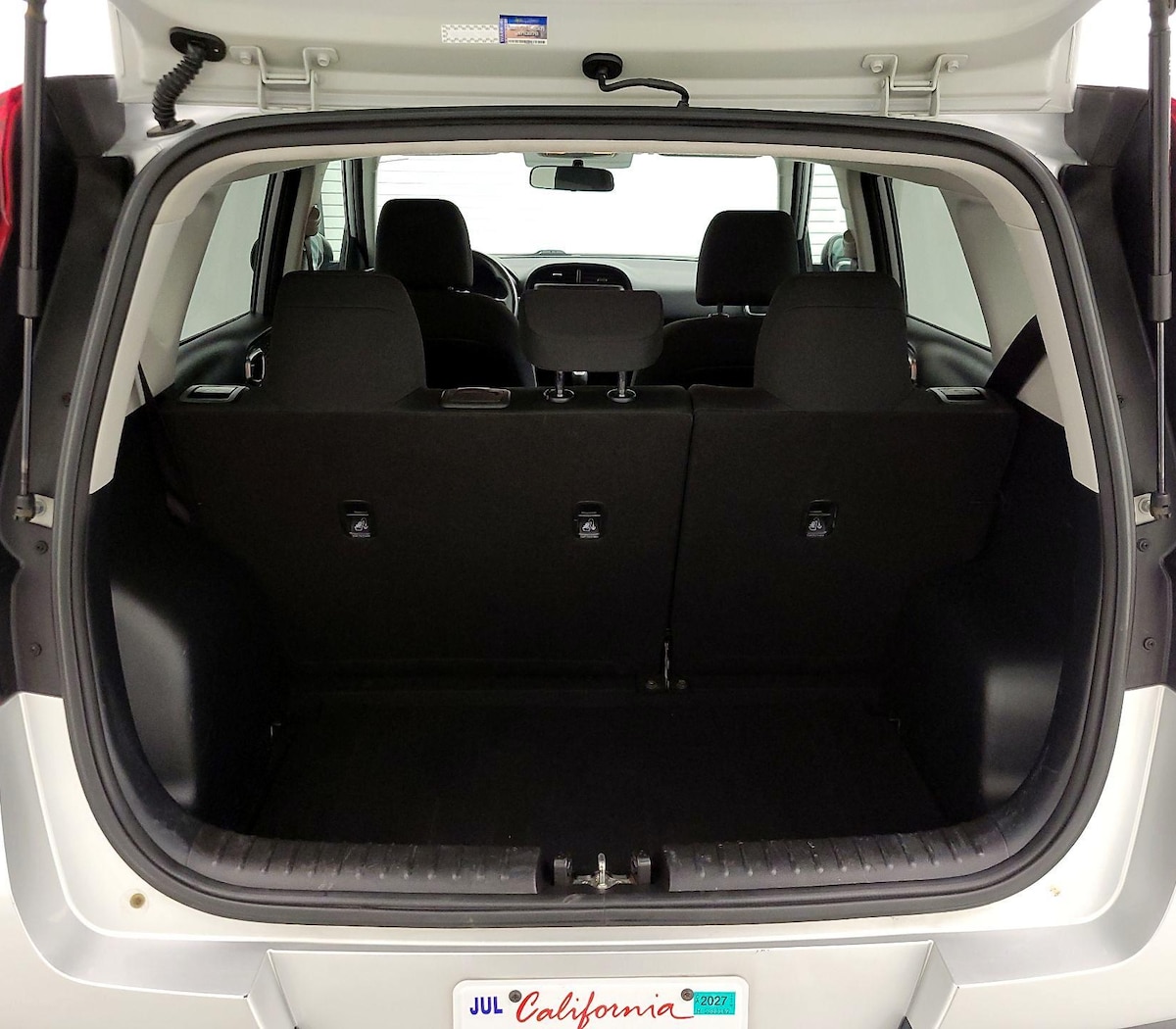 Trunk/Cargo (Seats Up)
