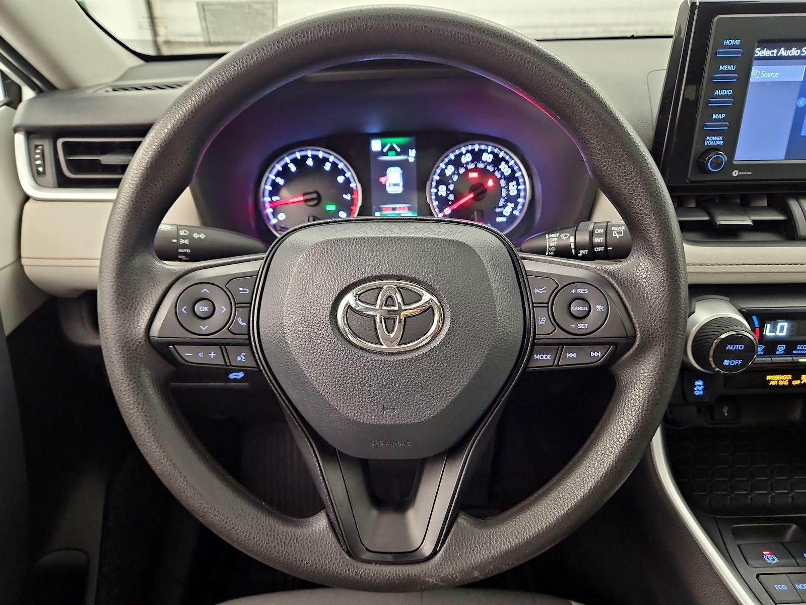 2022 Toyota RAV4 XLE - Photo 11