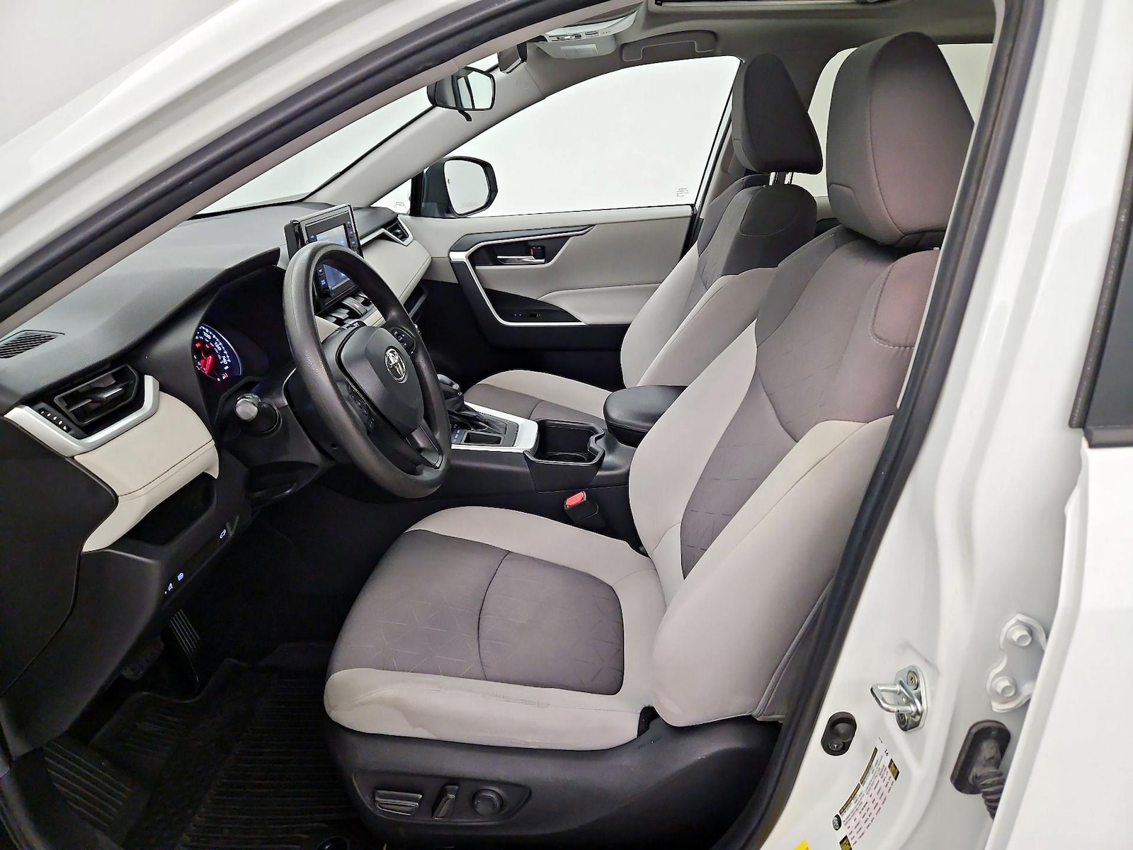 2022 Toyota RAV4 XLE - Photo 12