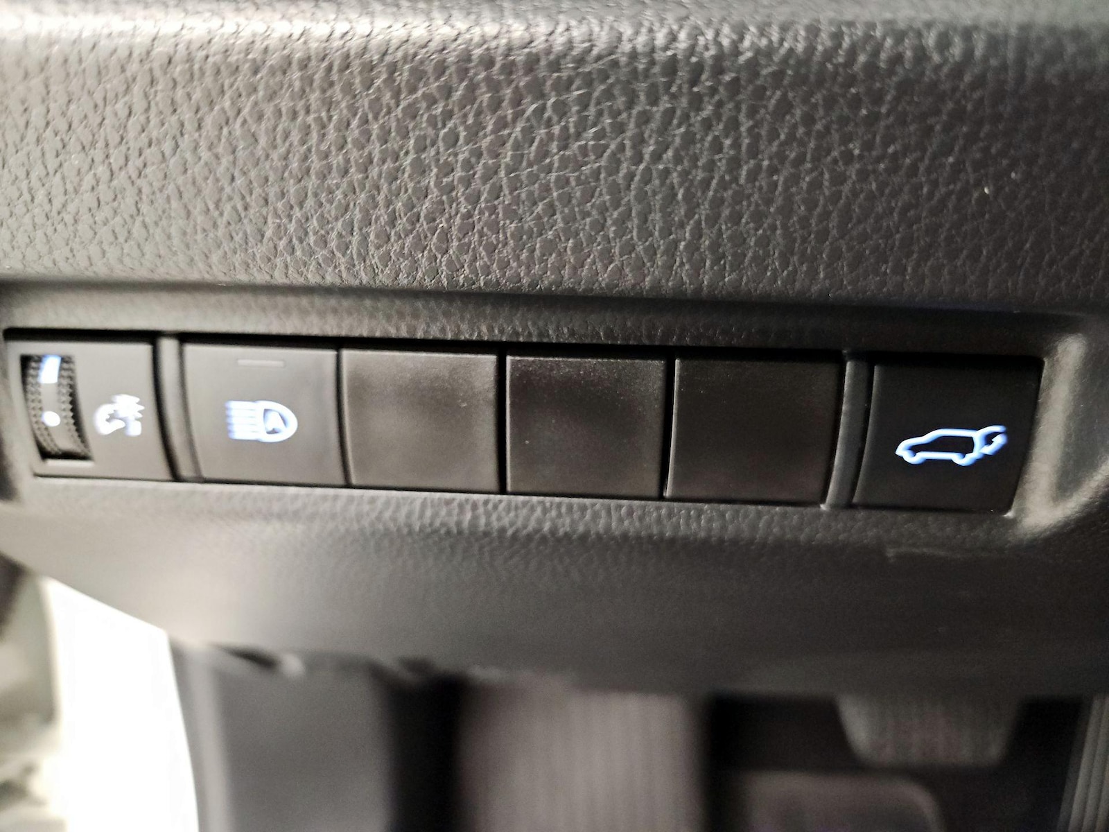 2022 Toyota RAV4 XLE - Photo 14