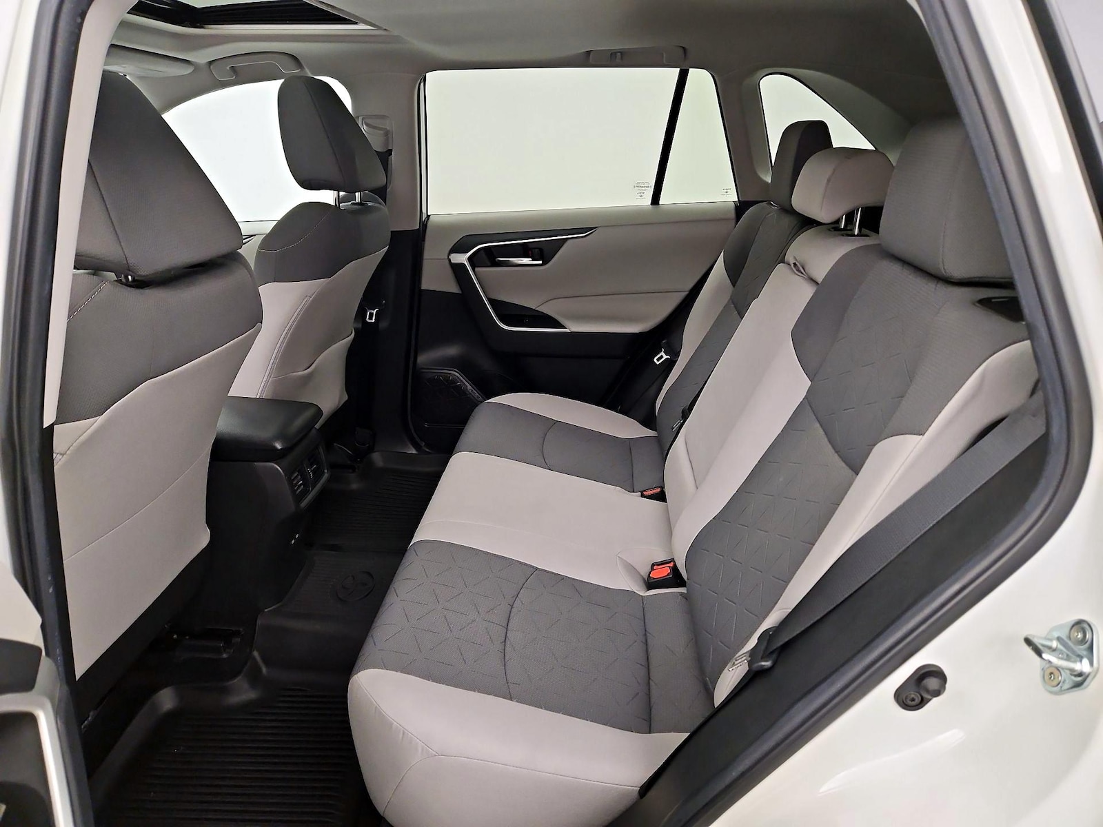 2022 Toyota RAV4 XLE - Photo 21