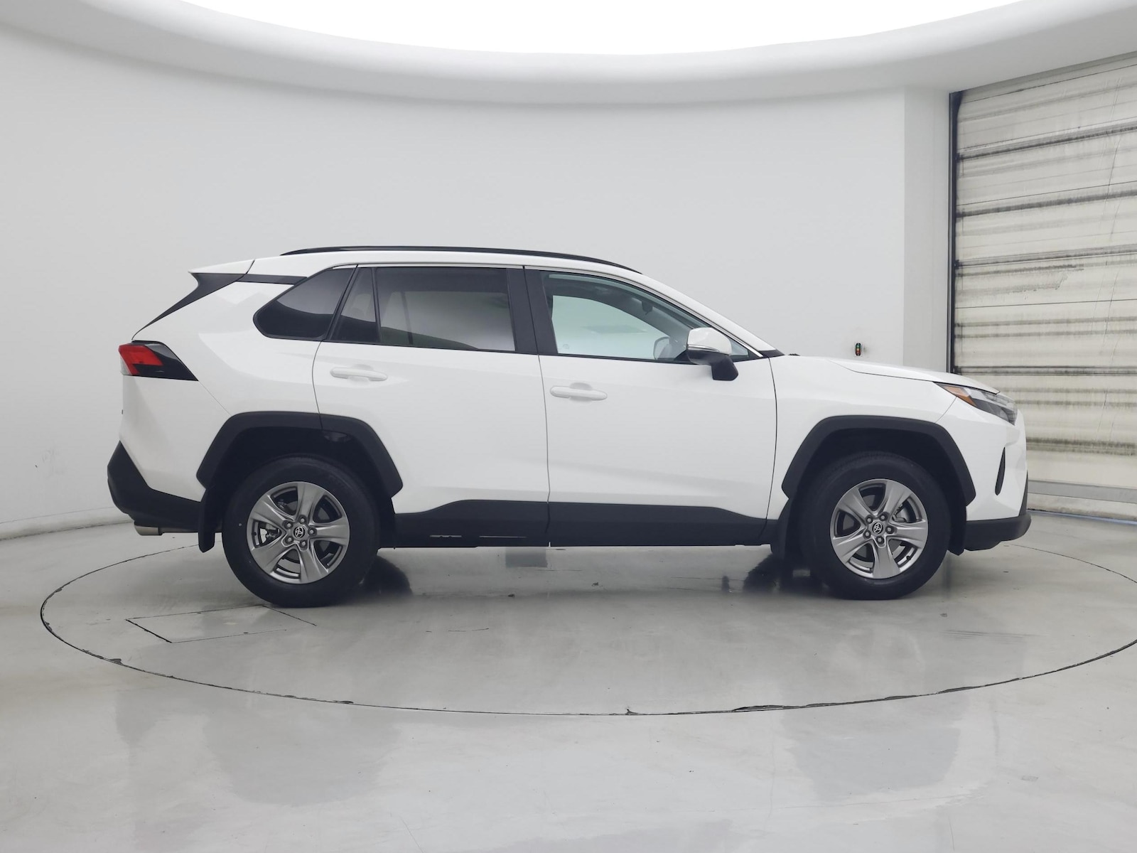 2022 Toyota RAV4 XLE - Photo 8