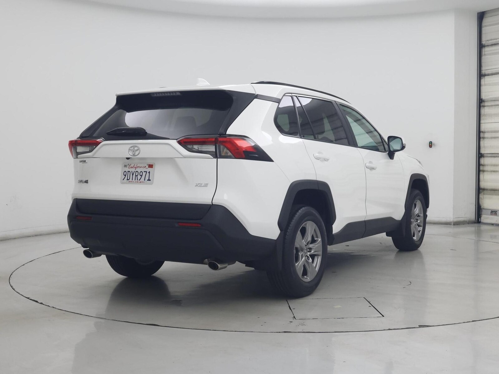2022 Toyota RAV4 XLE - Photo 9