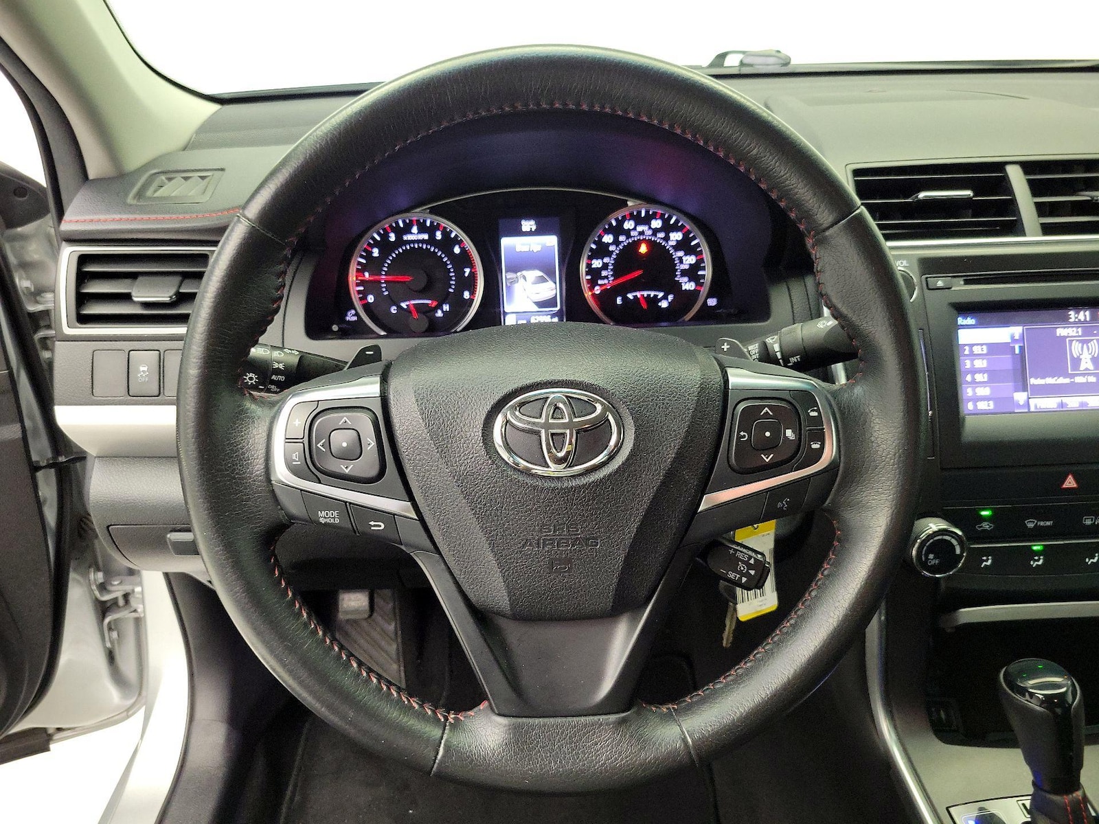 2017 Toyota Camry SE - Photo 11