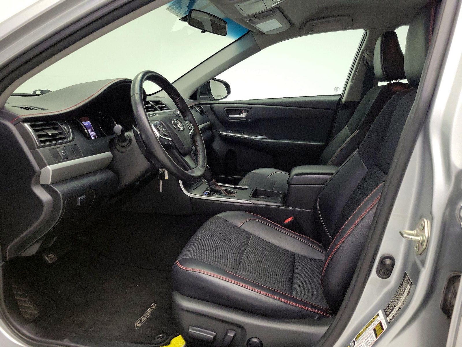 2017 Toyota Camry SE - Photo 12