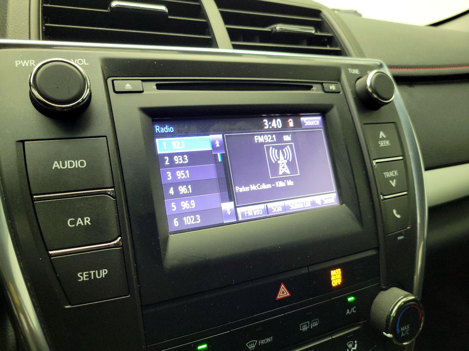 2017 Toyota Camry SE - Photo 16
