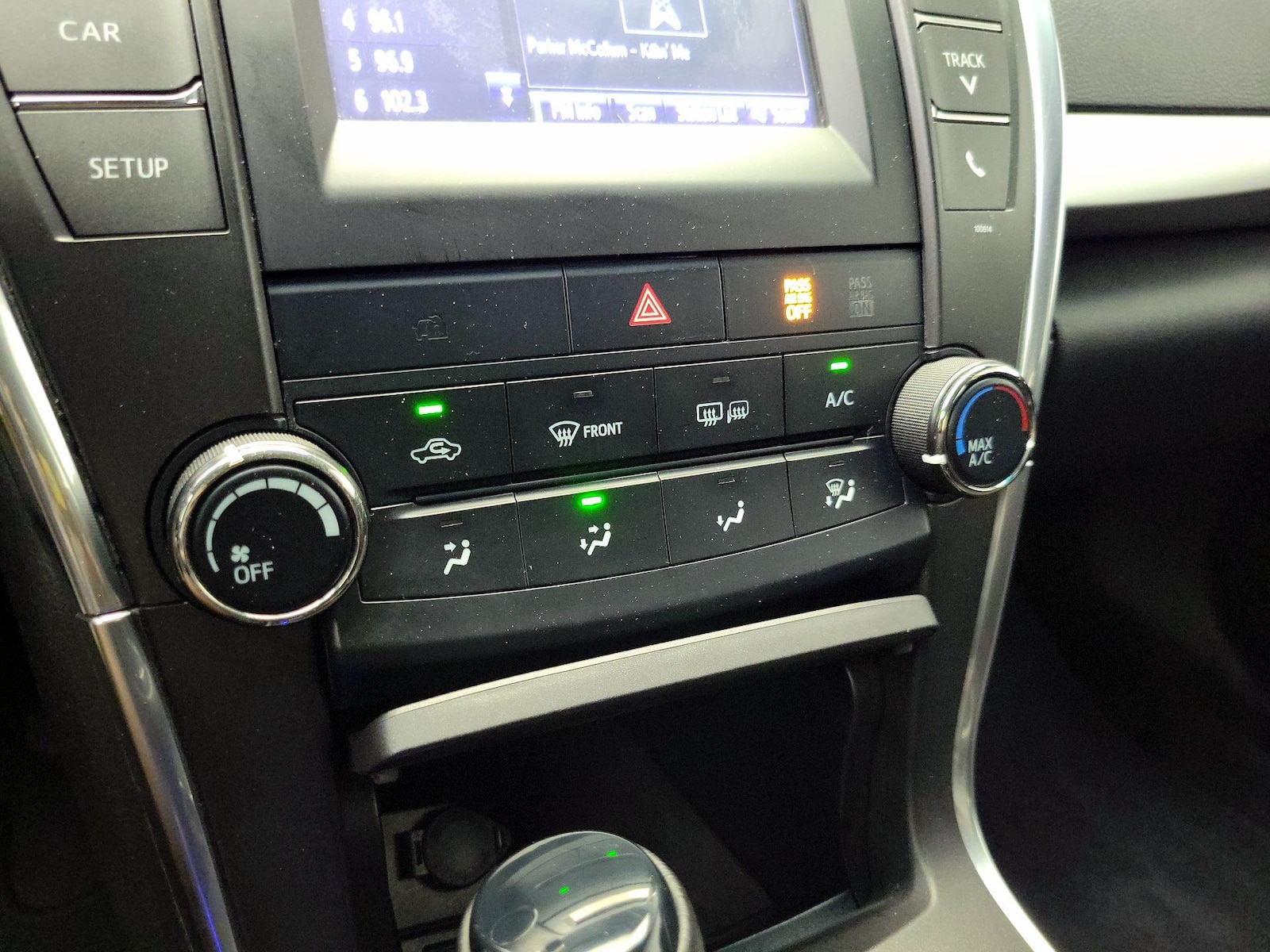 2017 Toyota Camry SE - Photo 17