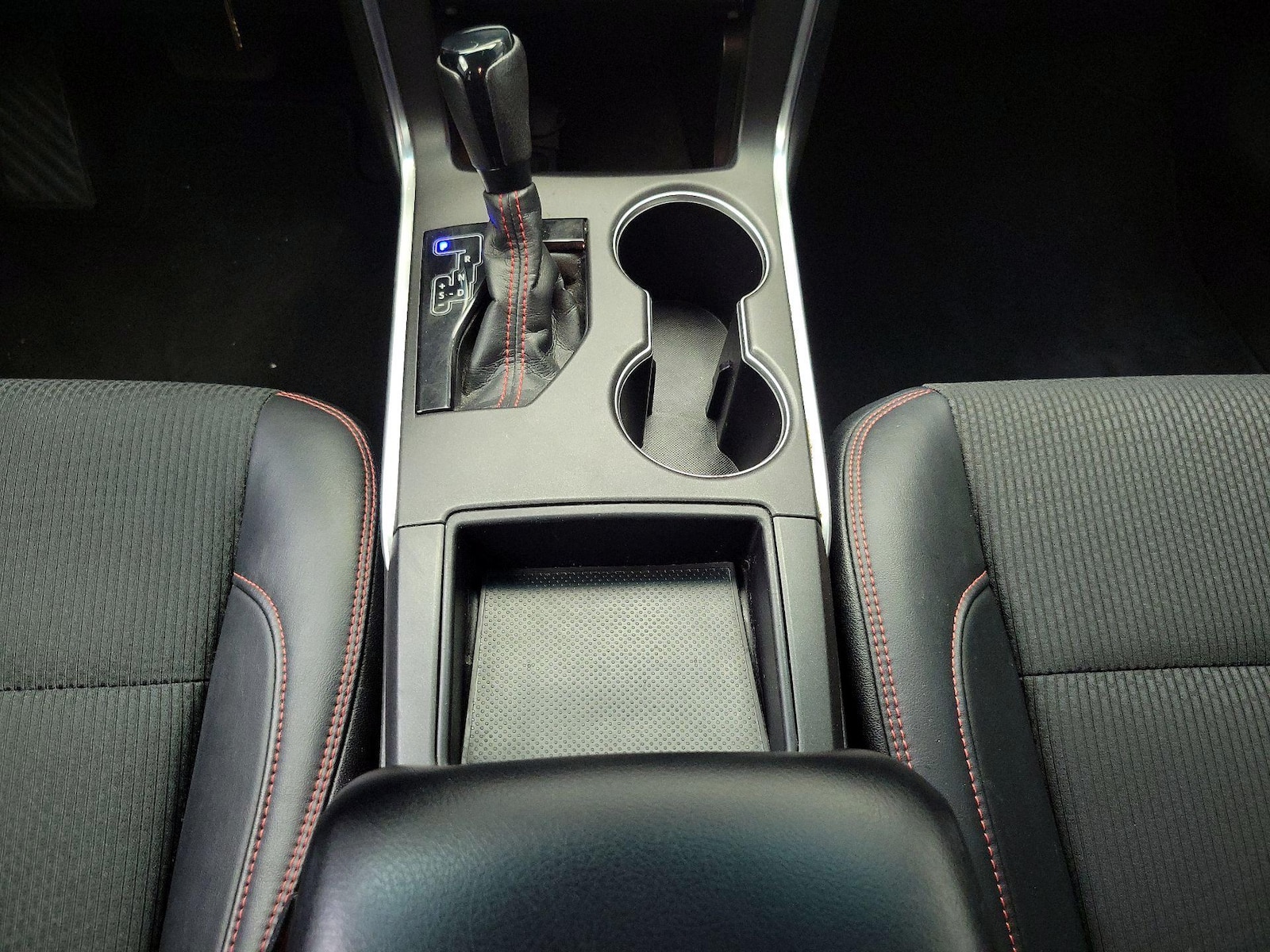 2017 Toyota Camry SE - Photo 18