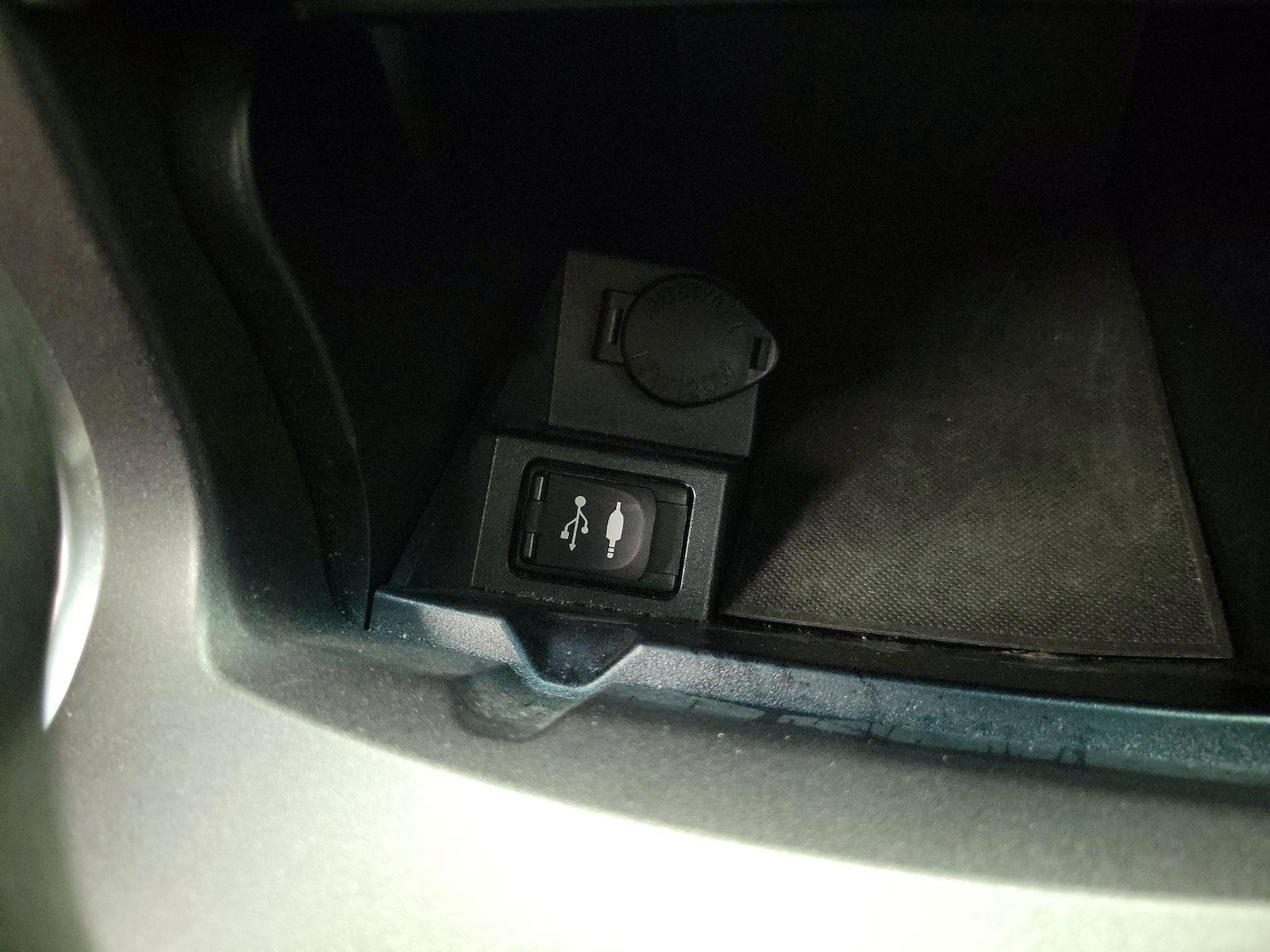 2017 Toyota Camry SE - Photo 19