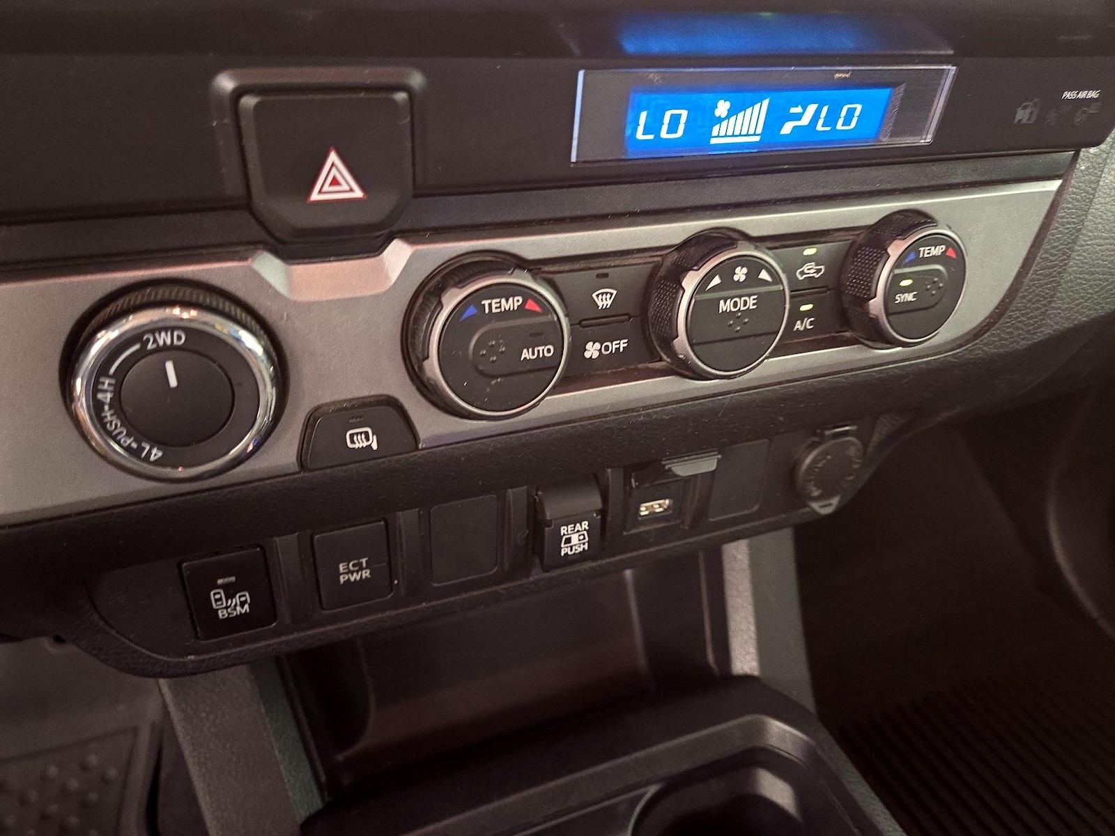 2022 Toyota Tacoma SR5 - Photo 17