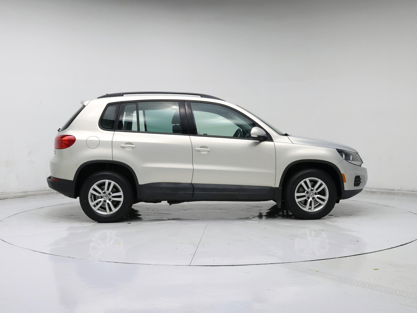 2015 Volkswagen Tiguan S - Photo 8