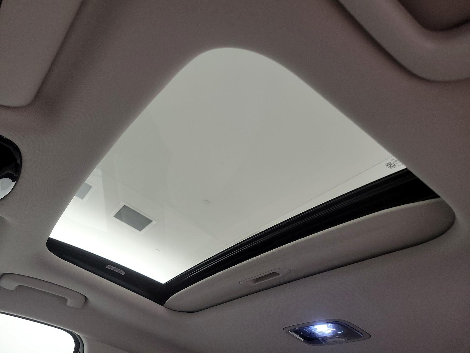 Sunroof(s) & Overhead Airbags