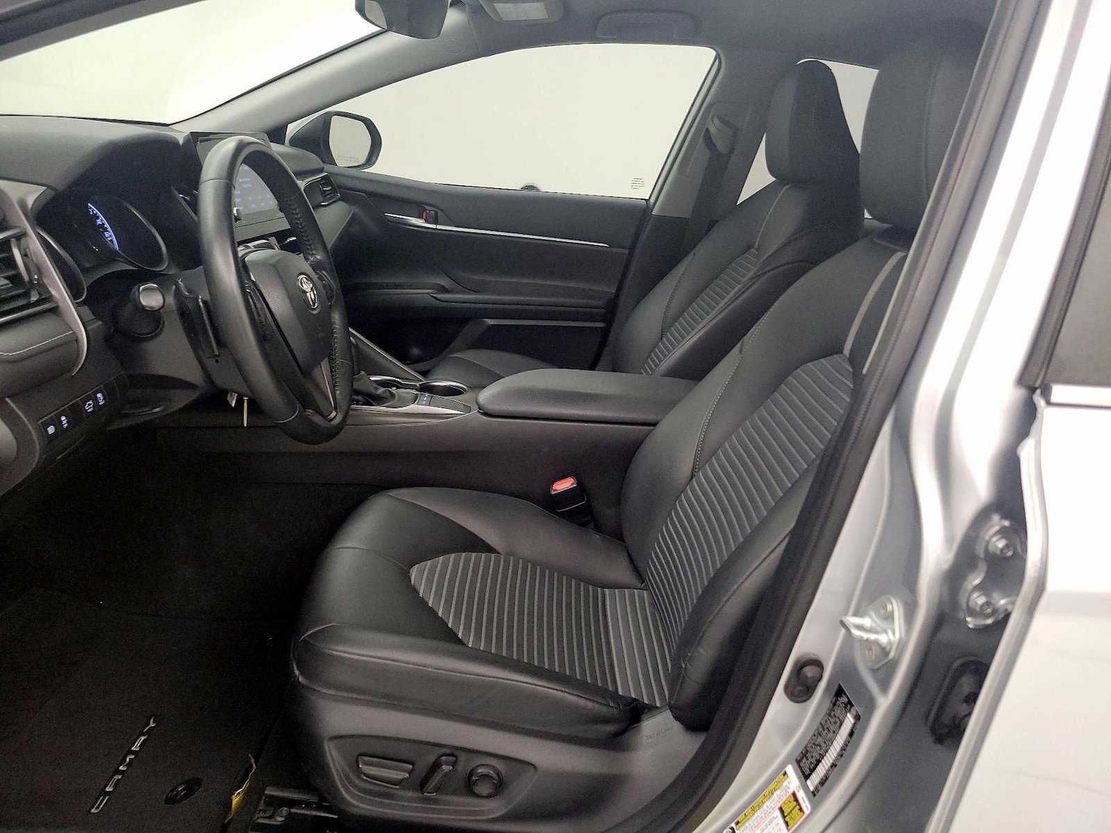 2023 Toyota Camry SE - Photo 12