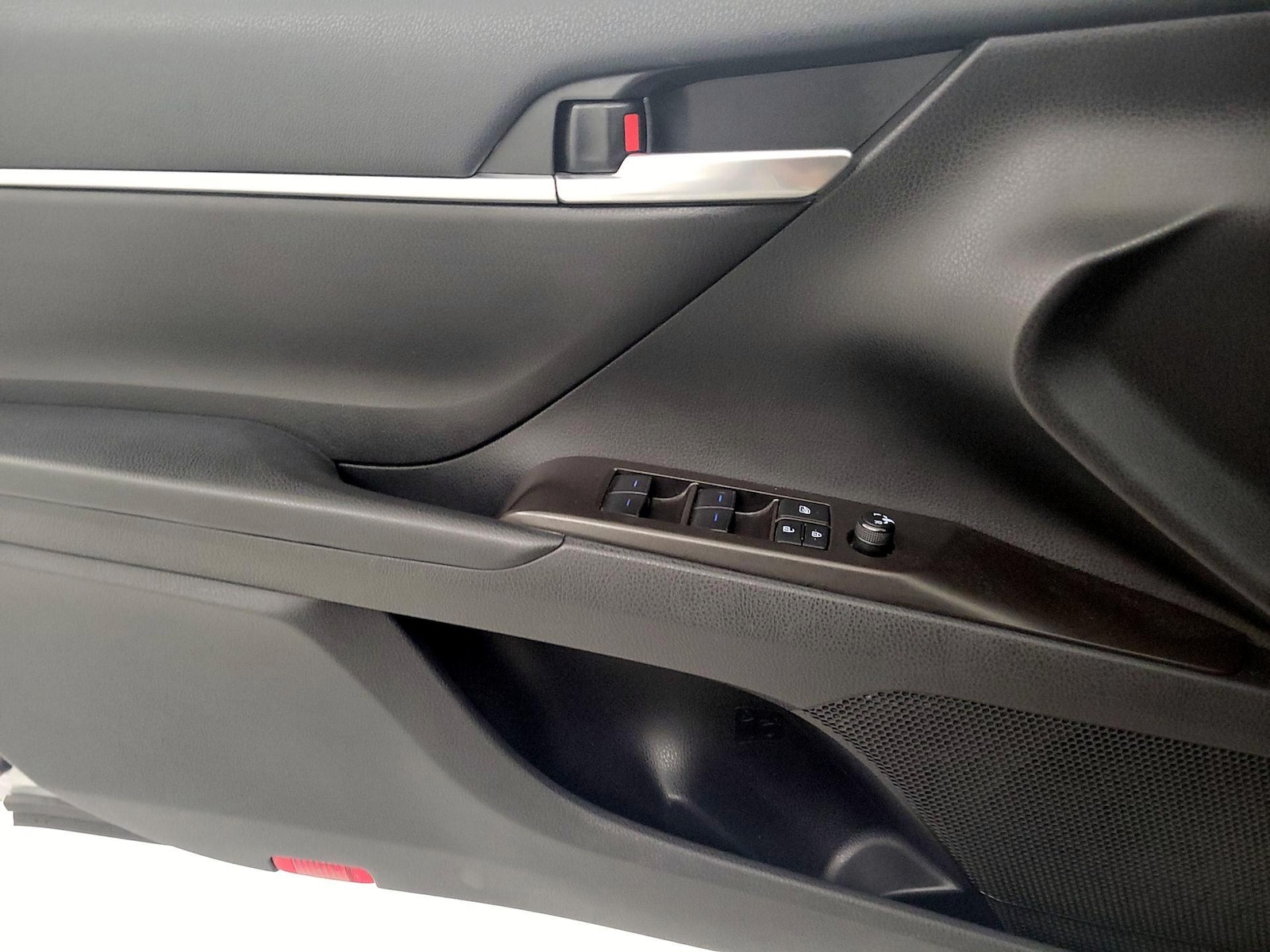 2023 Toyota Camry SE - Photo 13