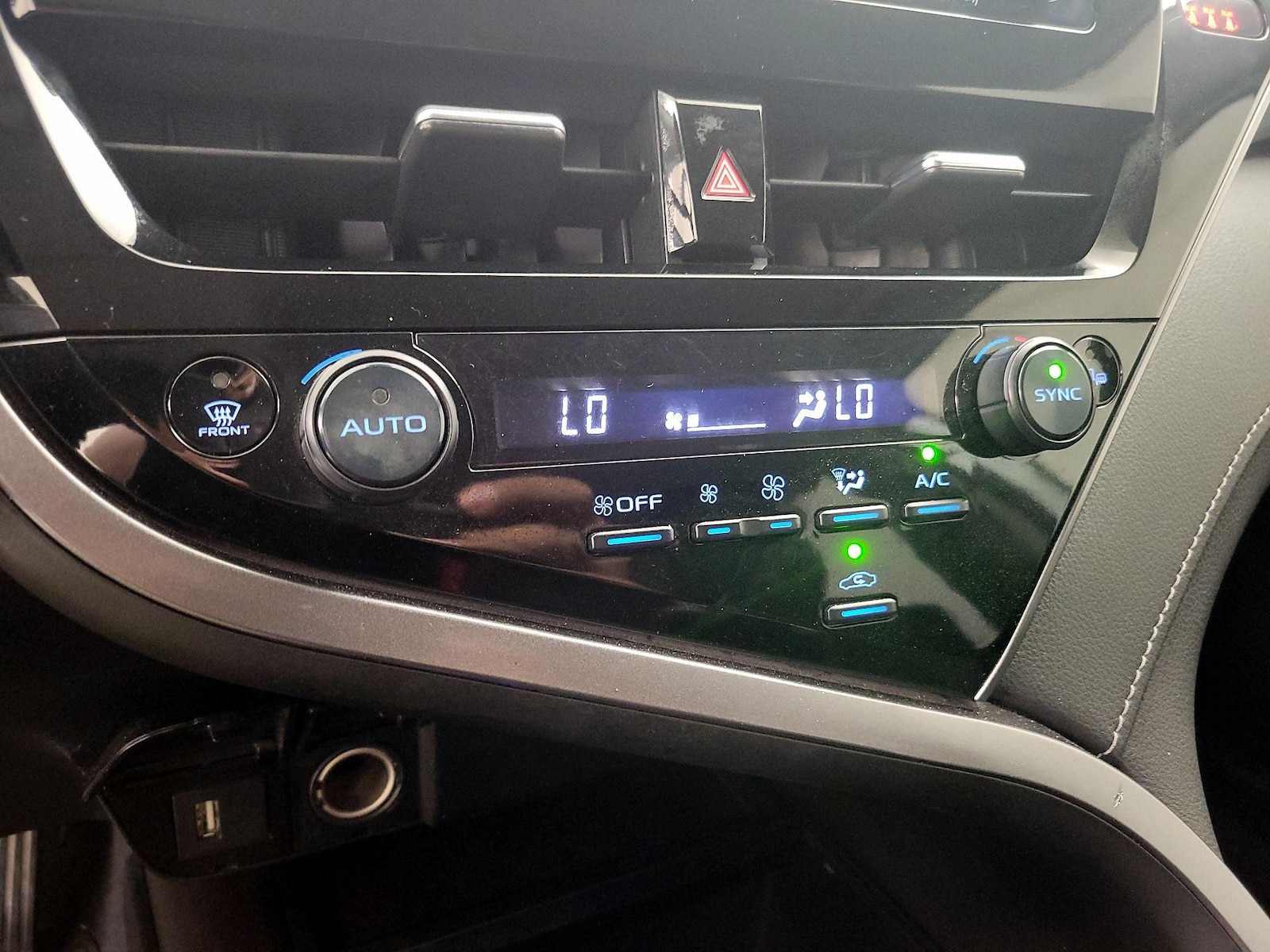 2023 Toyota Camry SE - Photo 17