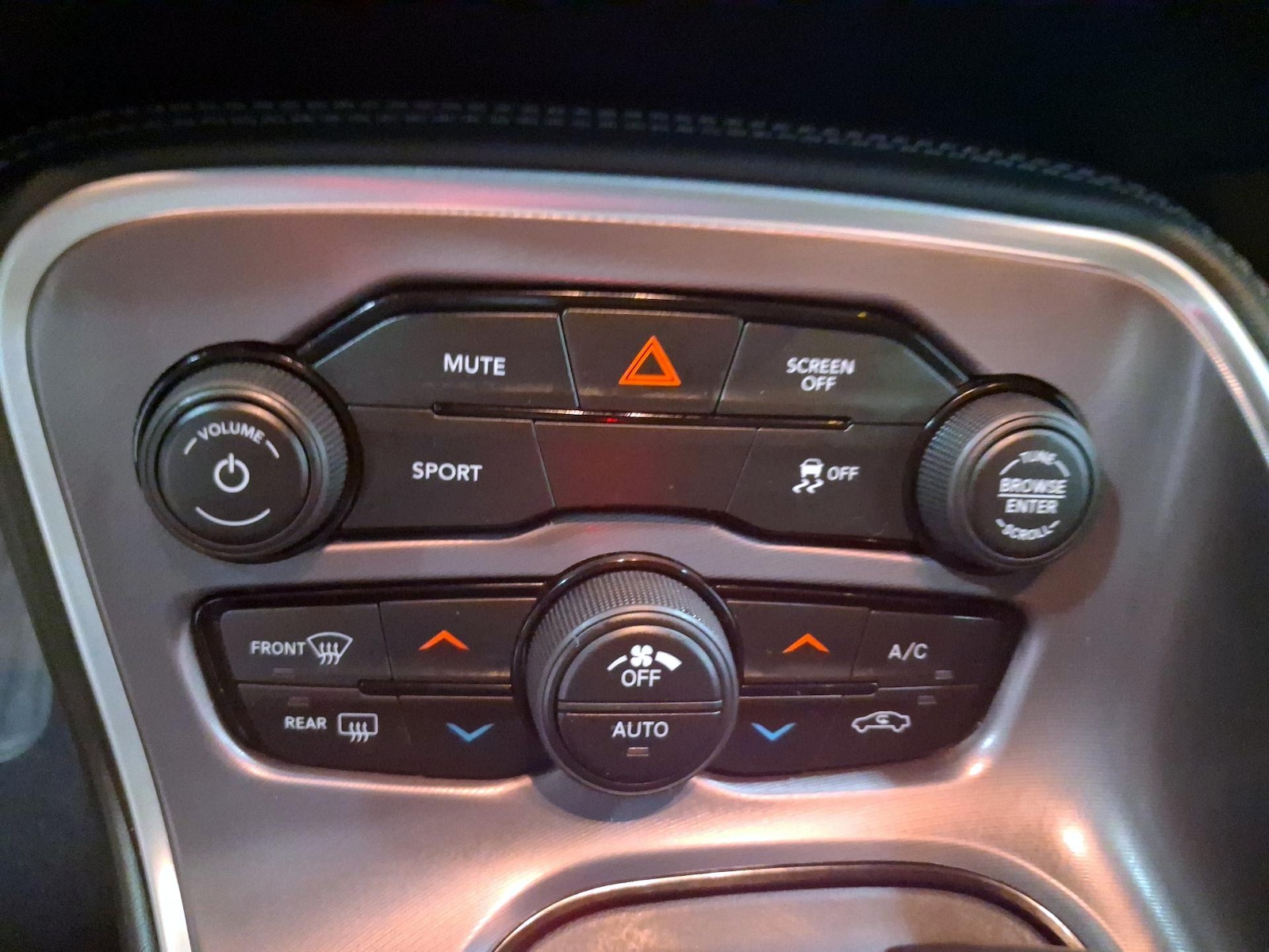 2019 Dodge Challenger SXT - Photo 16
