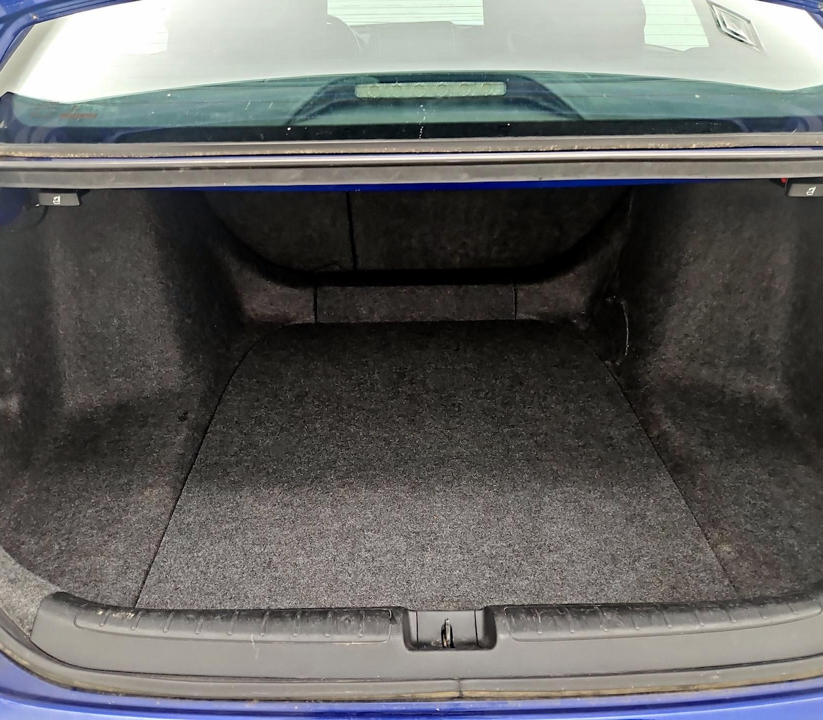 Trunk/Cargo (Seats Up)