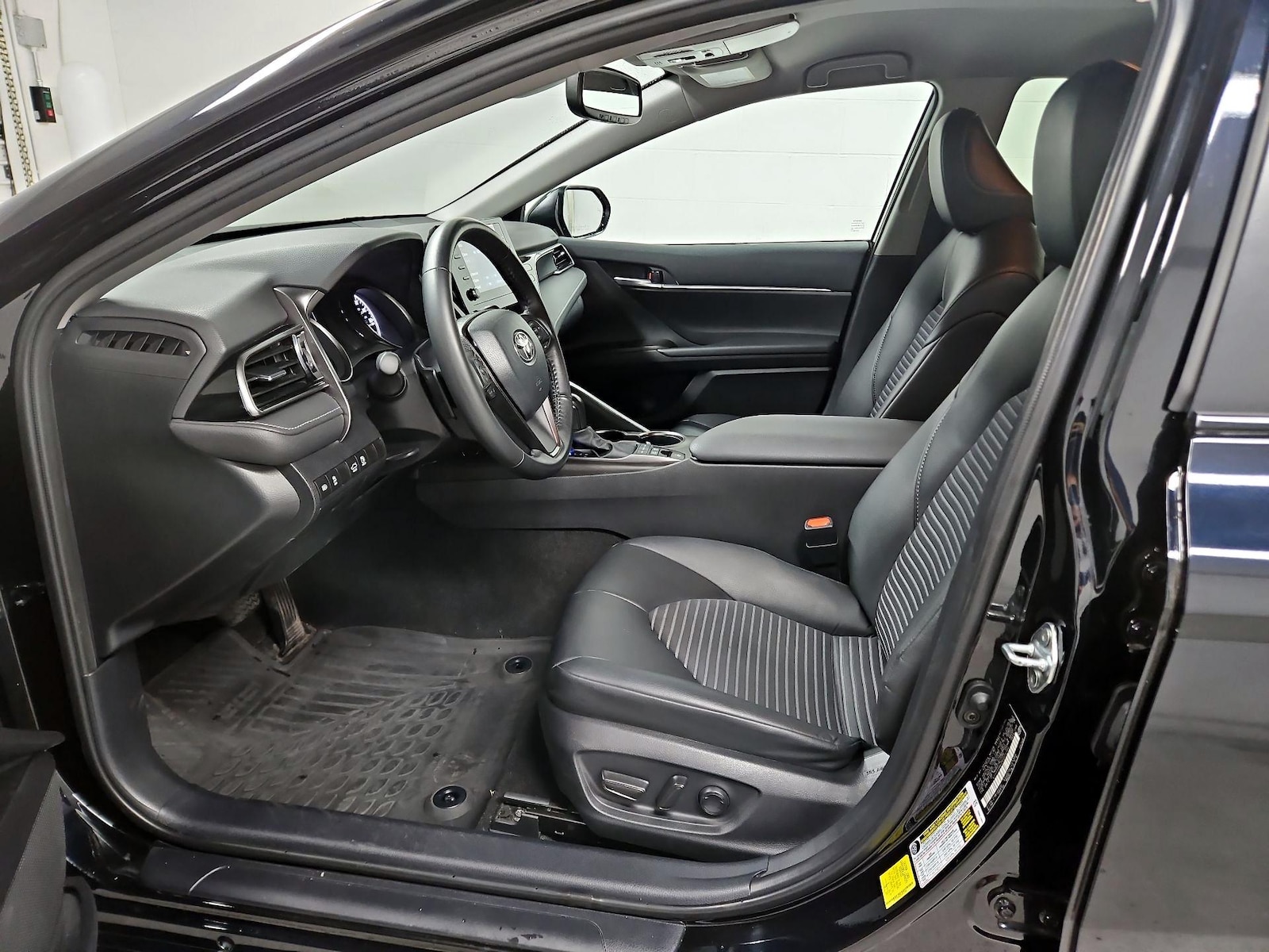 2024 Toyota Camry SE - Photo 12