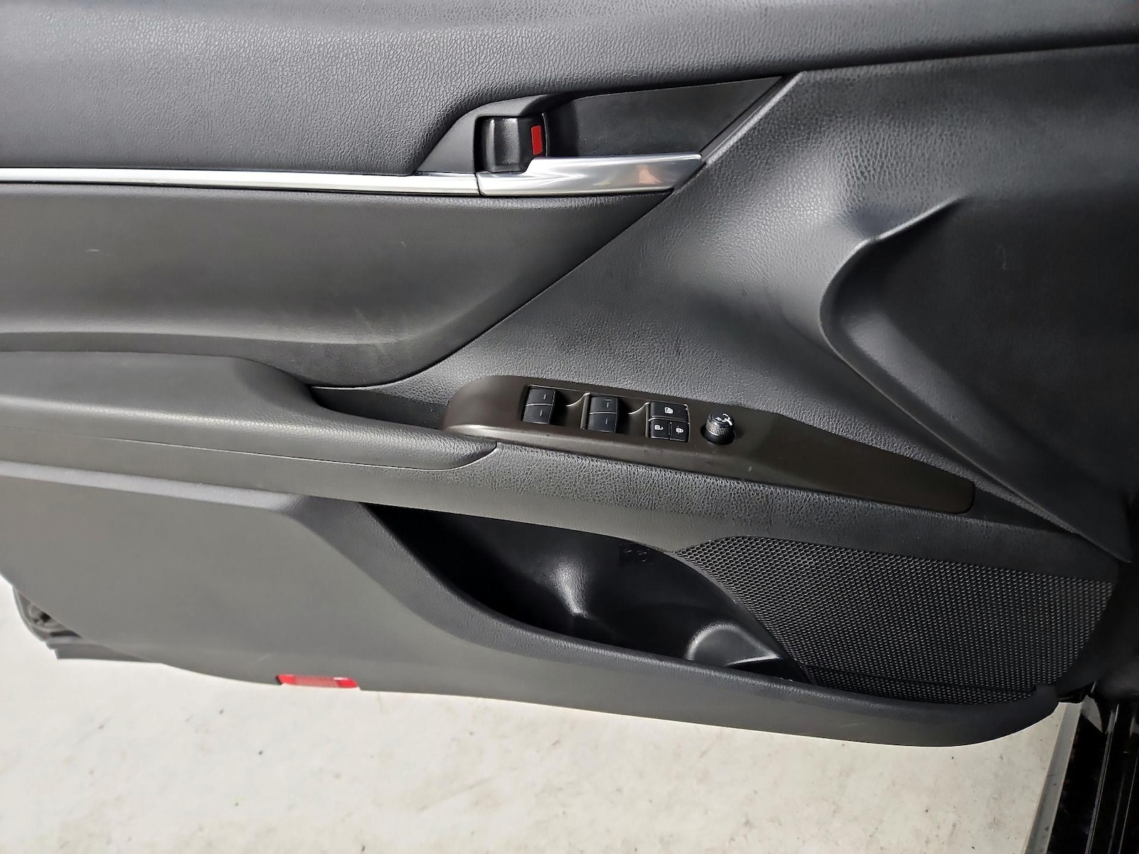 2024 Toyota Camry SE - Photo 13