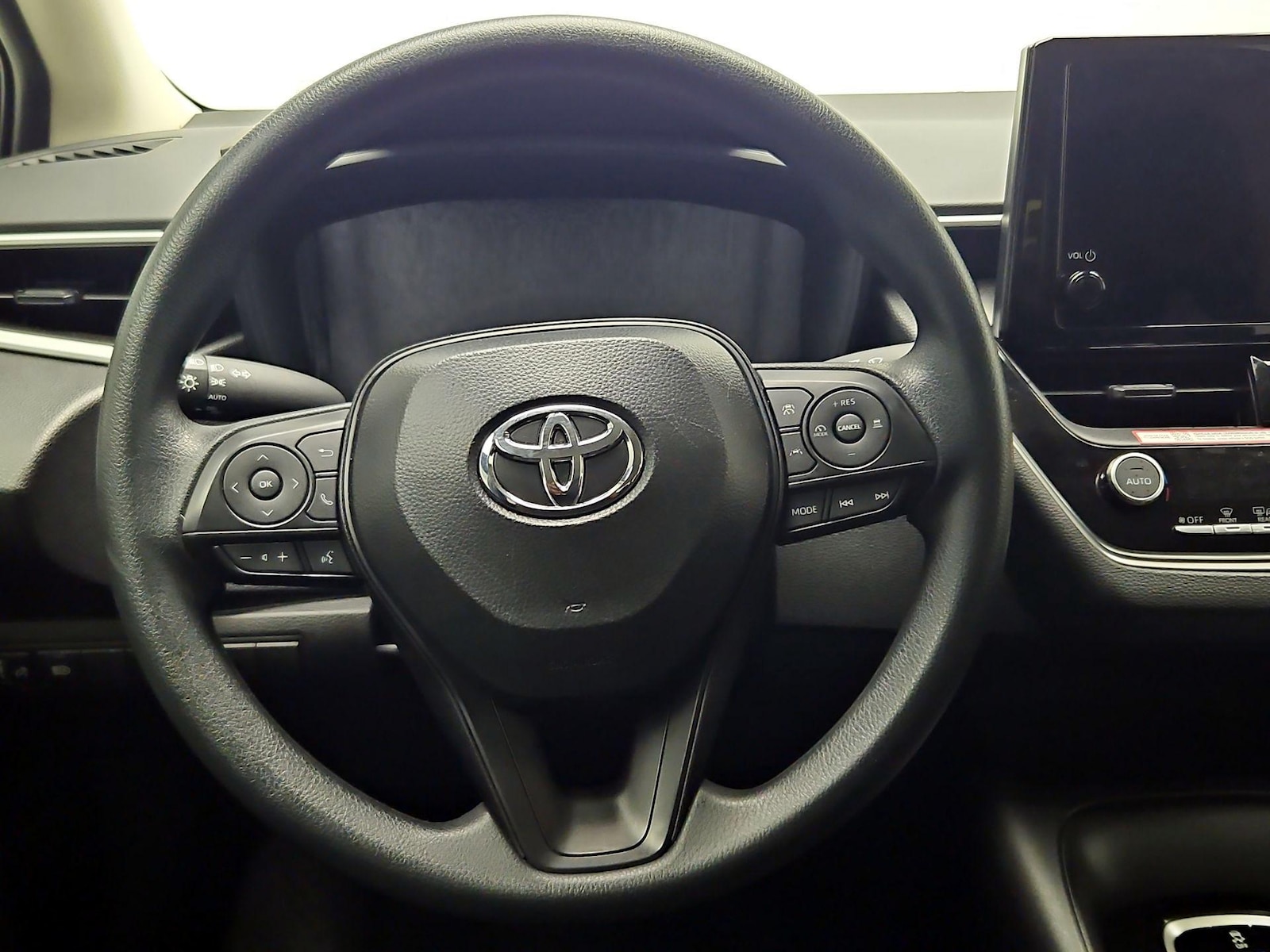 2026 Toyota Corolla LE - Photo 11