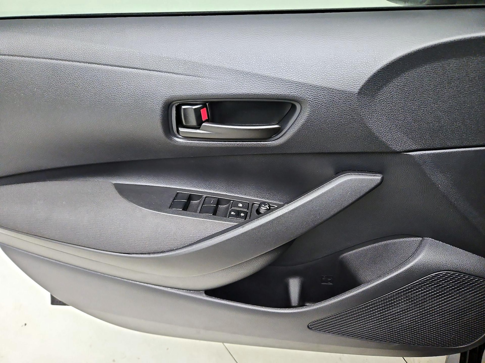 2026 Toyota Corolla LE - Photo 13