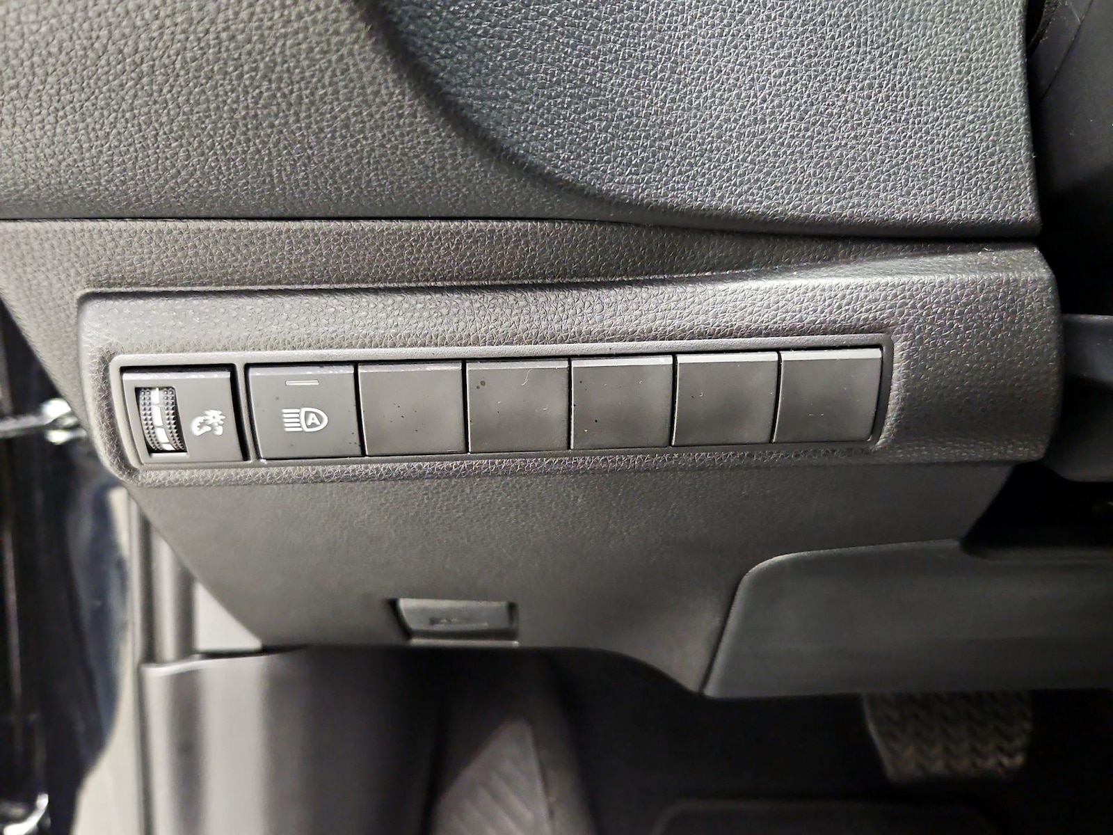 2026 Toyota Corolla LE - Photo 14